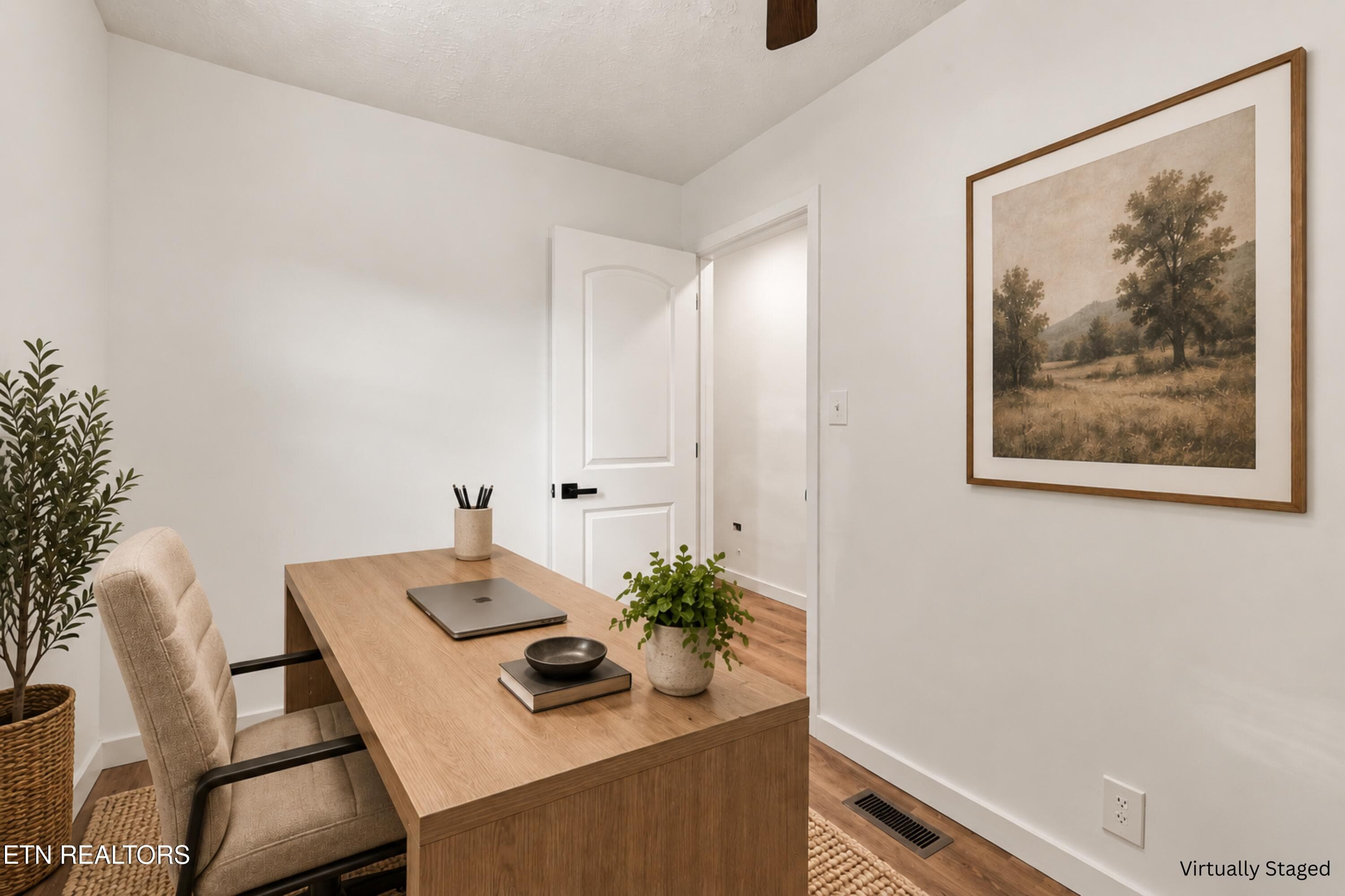 Virtually Staged (5) - 2004 Flagler Rd, Knoxville, TN 37912