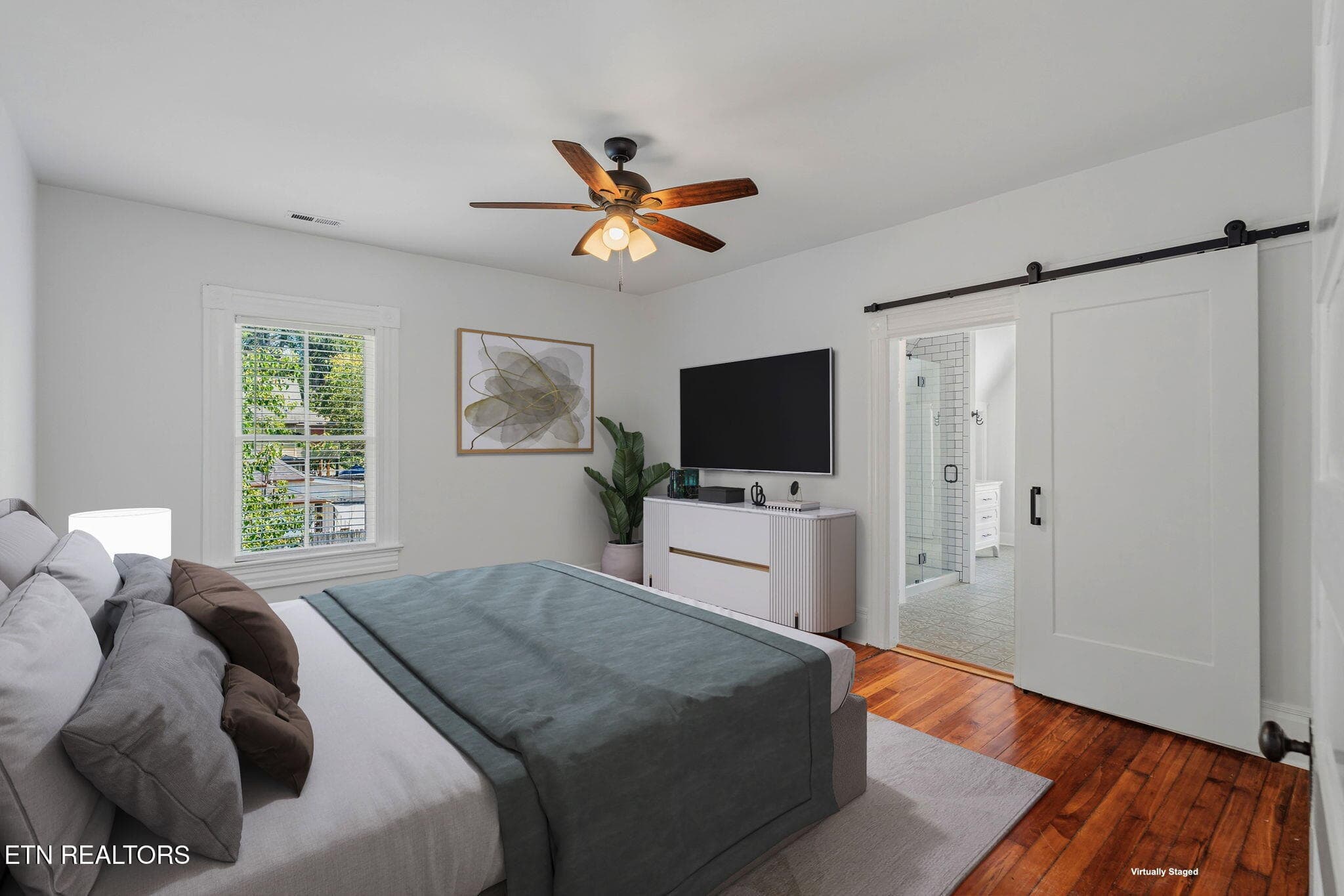 41-web-or-mls-2346 Woodbine Virtual Stag - 2346 Woodbine Ave, Knoxville, TN 37917, Knoxville