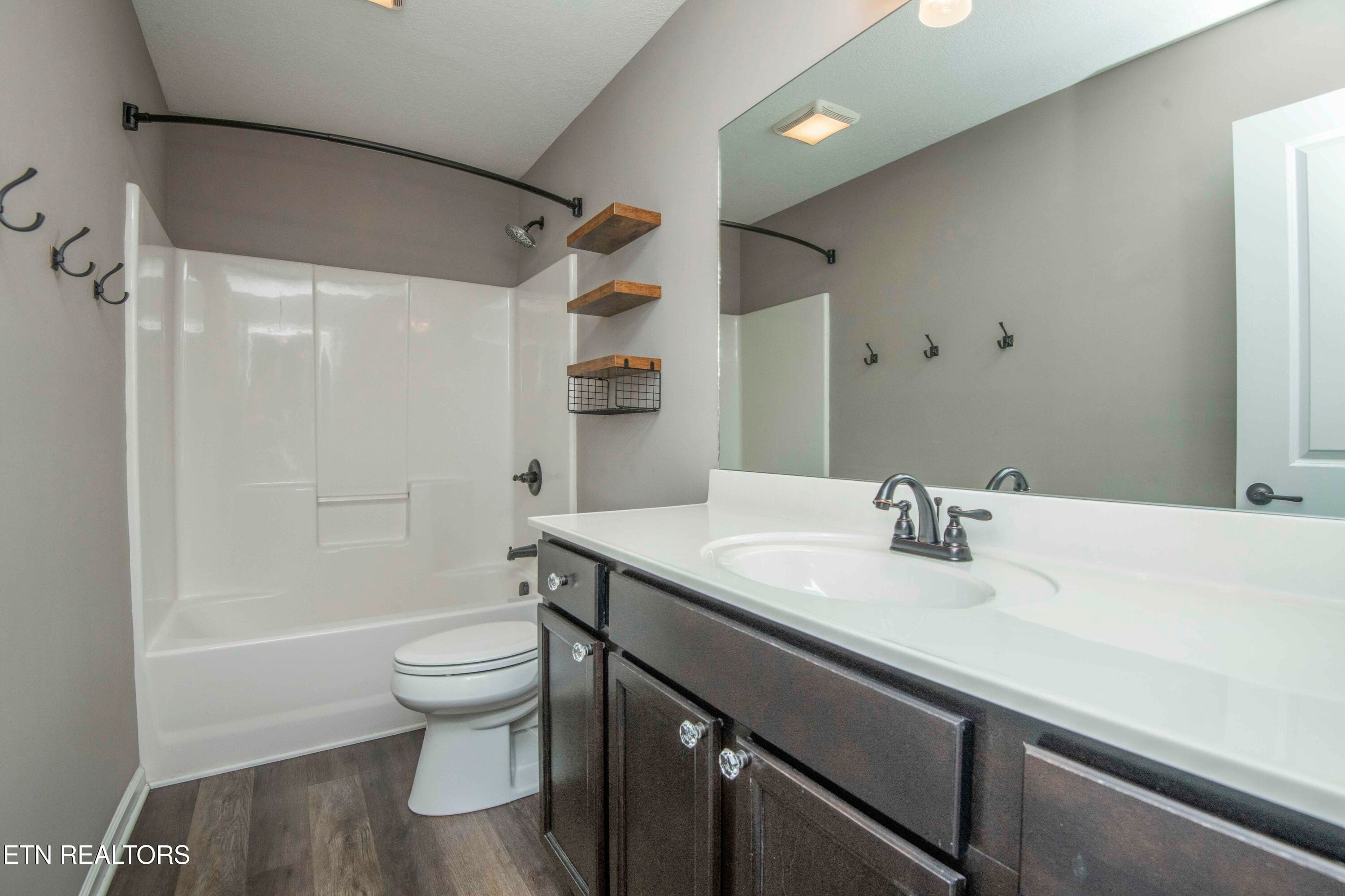 second bath_1 - 7308 Calla Crossing Lane, Knoxville, TN 37918