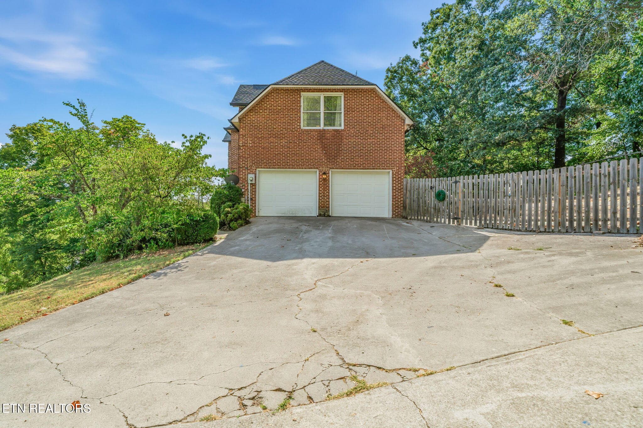 10-web-or-mls-5305 Beverly Oaks Drive-20 - 5305 Beverly Oaks Drive, Knoxville, TN 37918, Knoxville