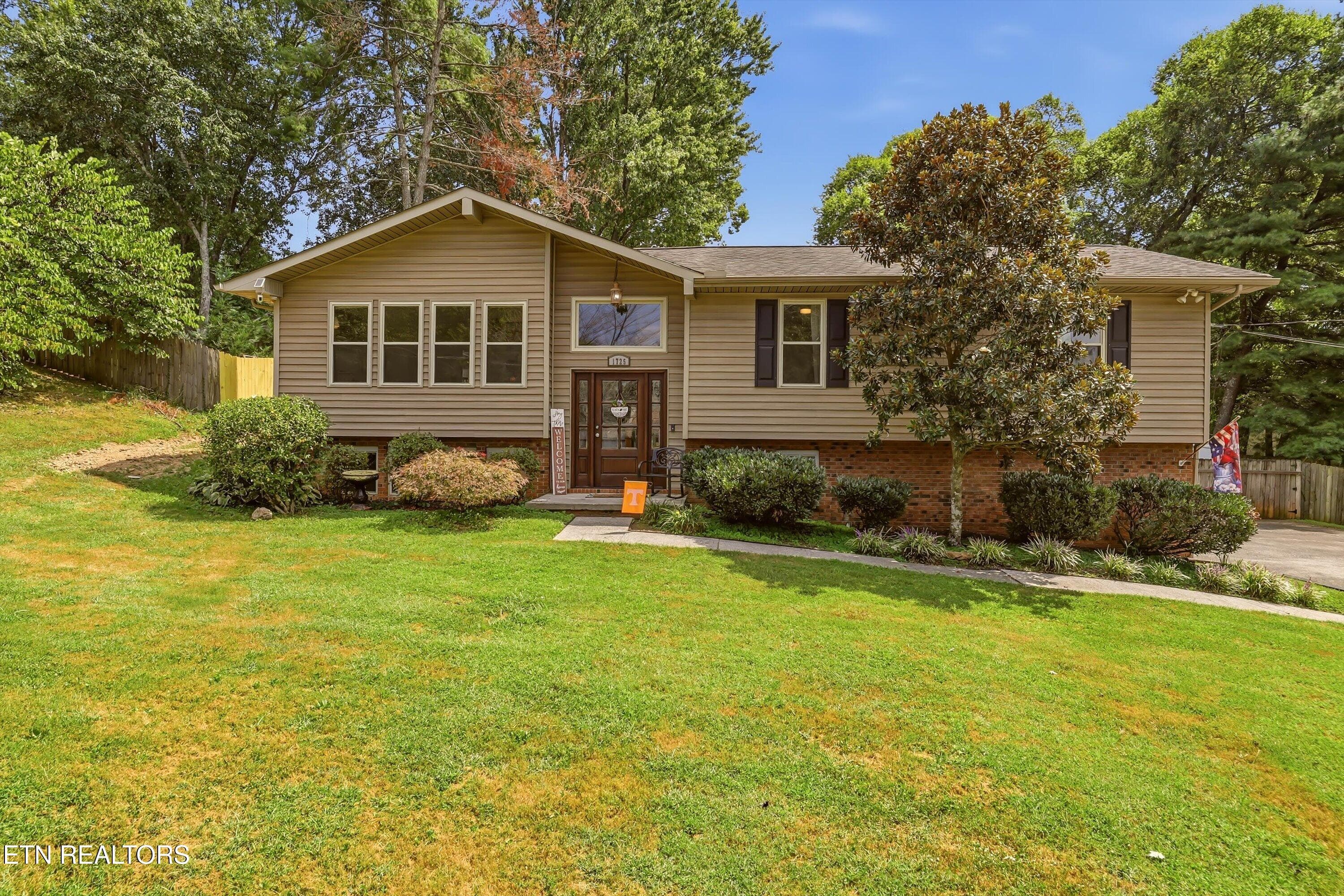 1725 Grenada Blvd, Knoxville, TN 37922