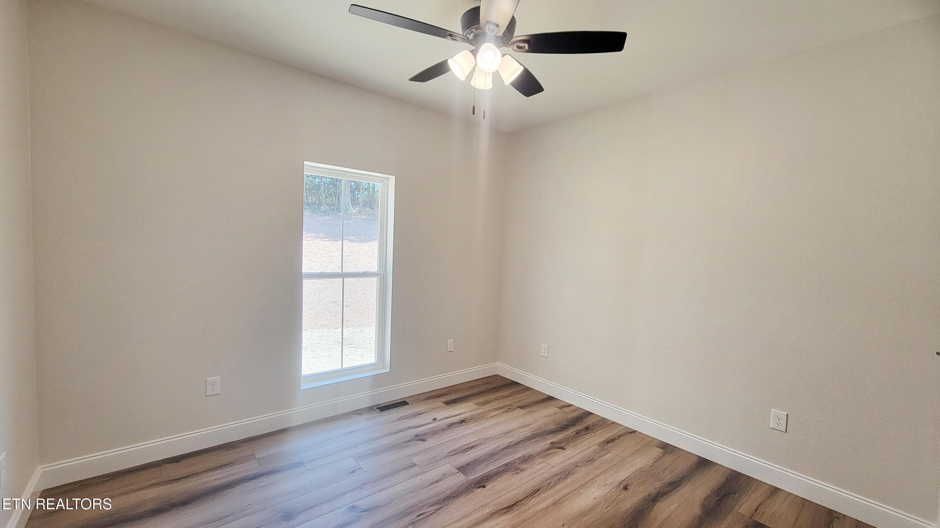 GUEST ROOM II - 243 Splendor Way, Parrottsville, TN 37843, Parrottsville