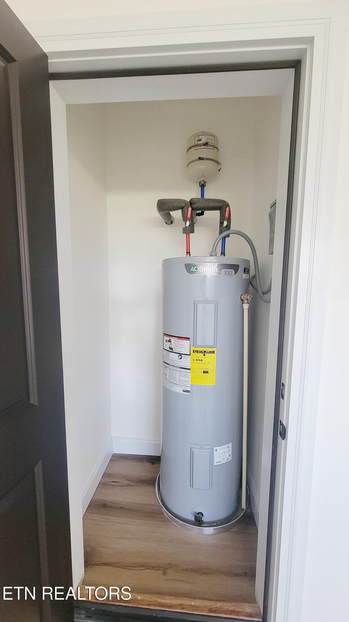 WATER HEATER STORAGE - 243 Splendor Way, Parrottsville, TN 37843, Parrottsville