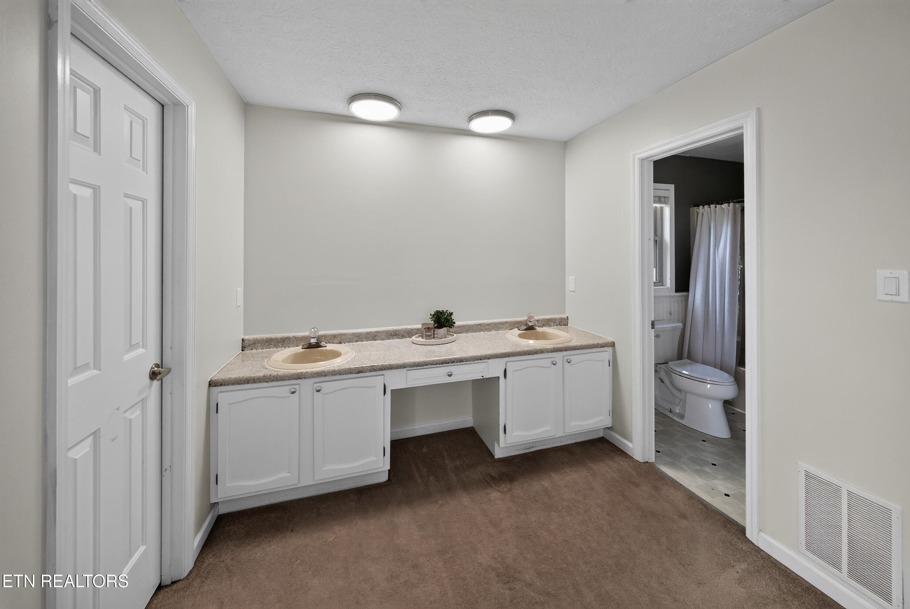 Dual Vanity - 12516 Pony Express Drive, Knoxville, TN 37934, Knoxville