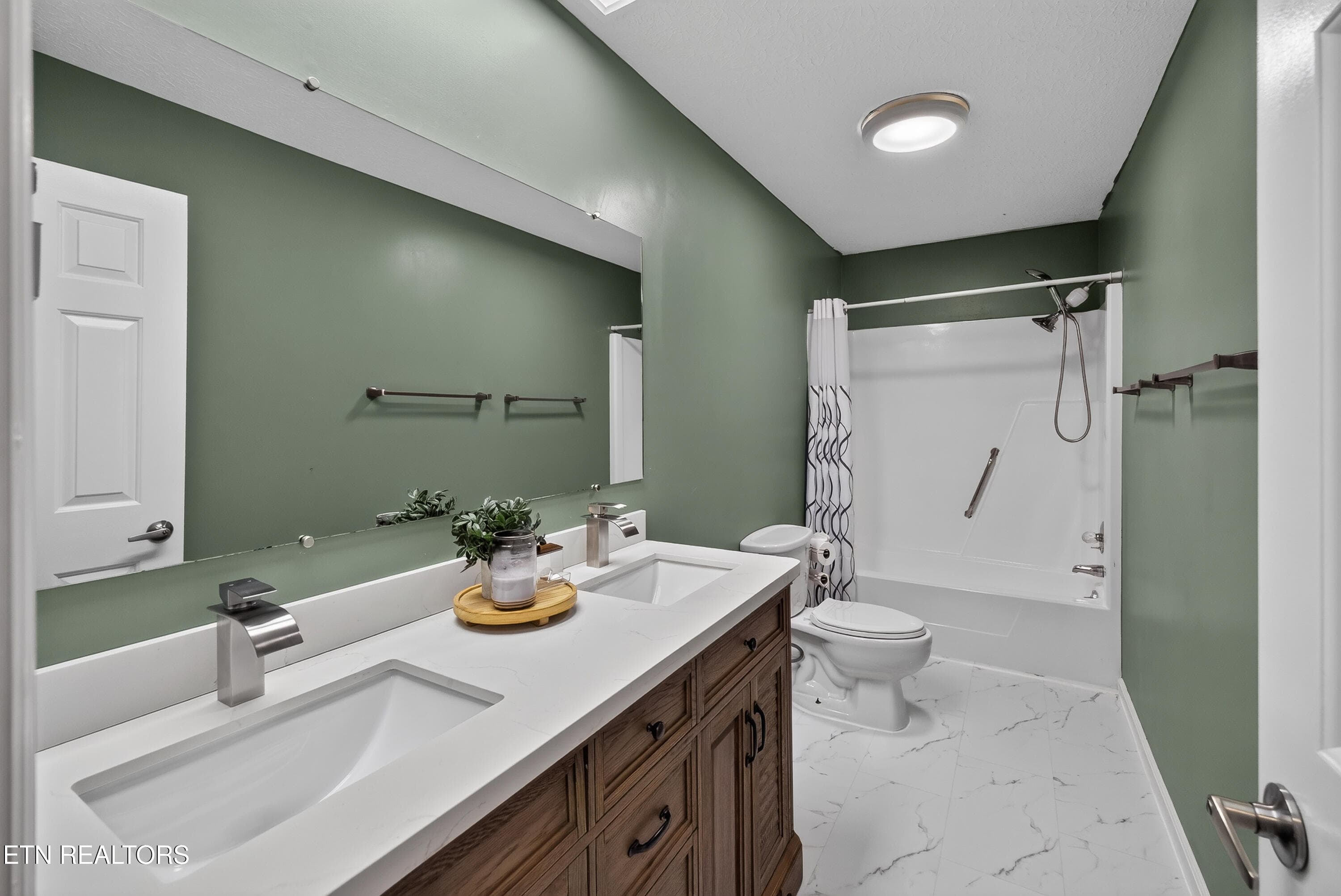 Full Bathroom - Upstairs - 12516 Pony Express Drive, Knoxville, TN 37934, Knoxville