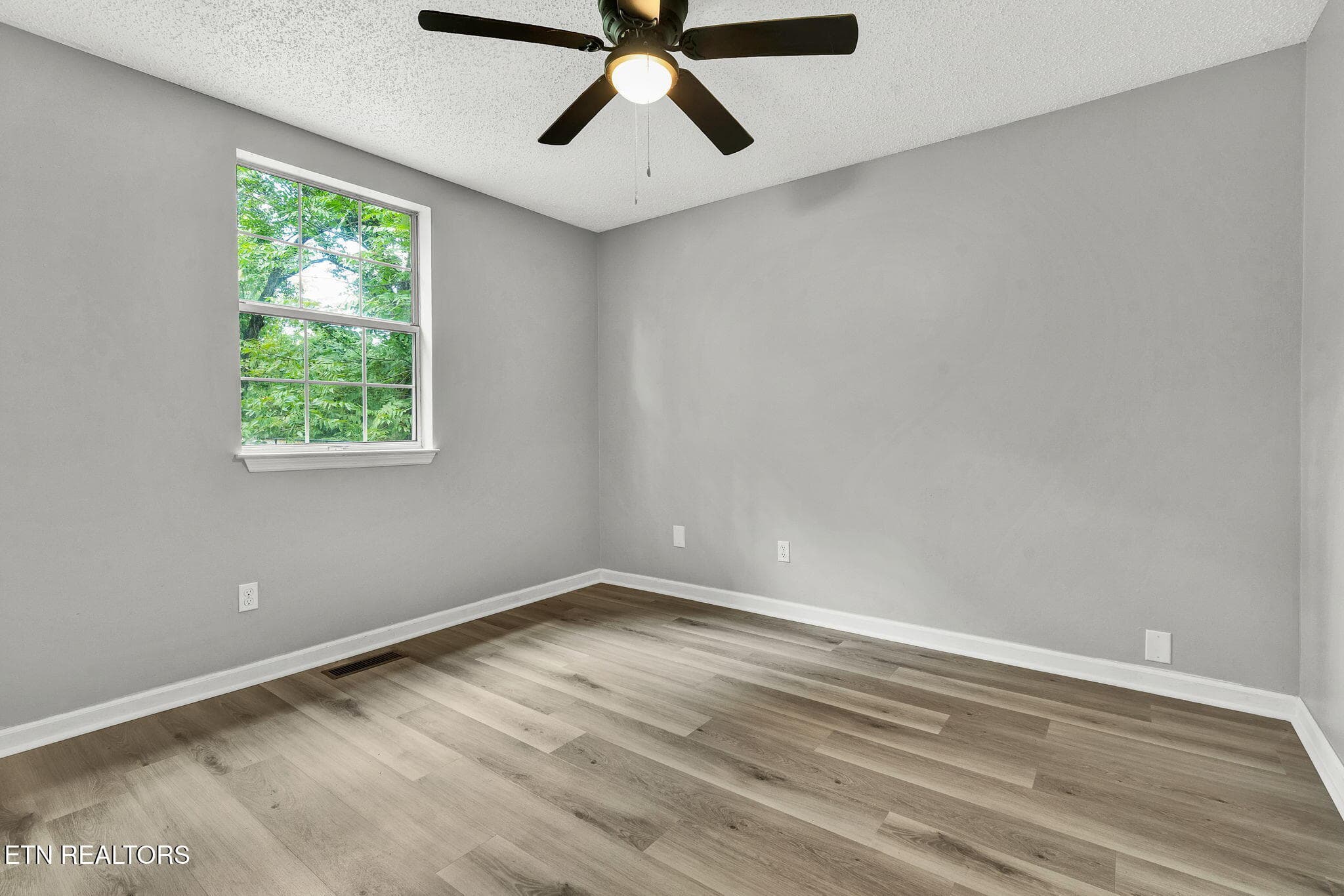 24-web-or-mls-DSC02655 - 1911 Dupont St, Hixson, TN 37343
