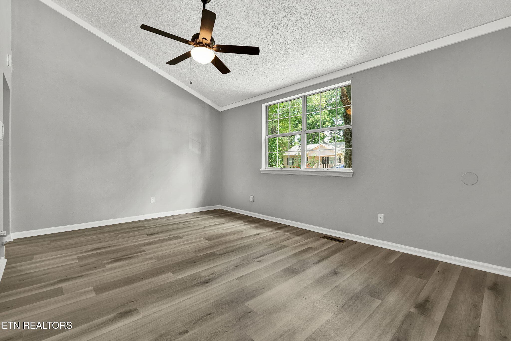 11-web-or-mls-DSC02590 - 1911 Dupont St, Hixson, TN 37343