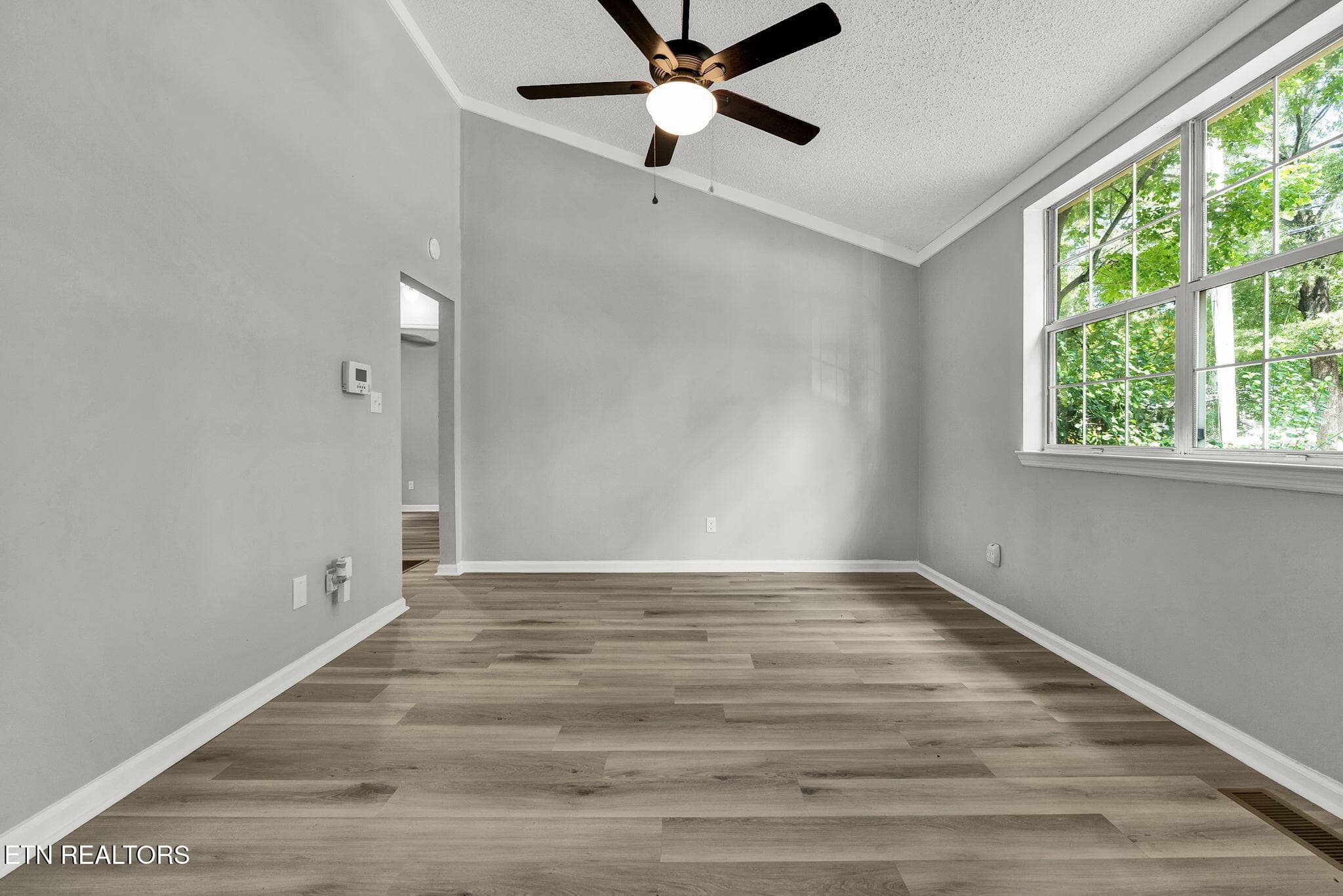 10-web-or-mls-DSC02585 - 1911 Dupont St, Hixson, TN 37343