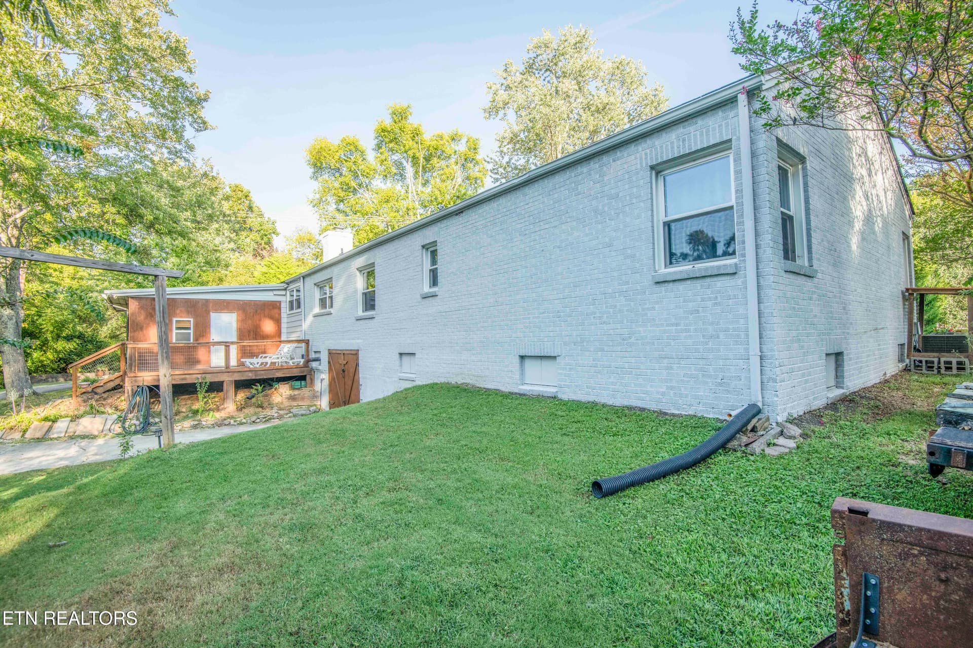 yard 2_1 - 201 W Ford Valley Rd, Knoxville, TN 37920