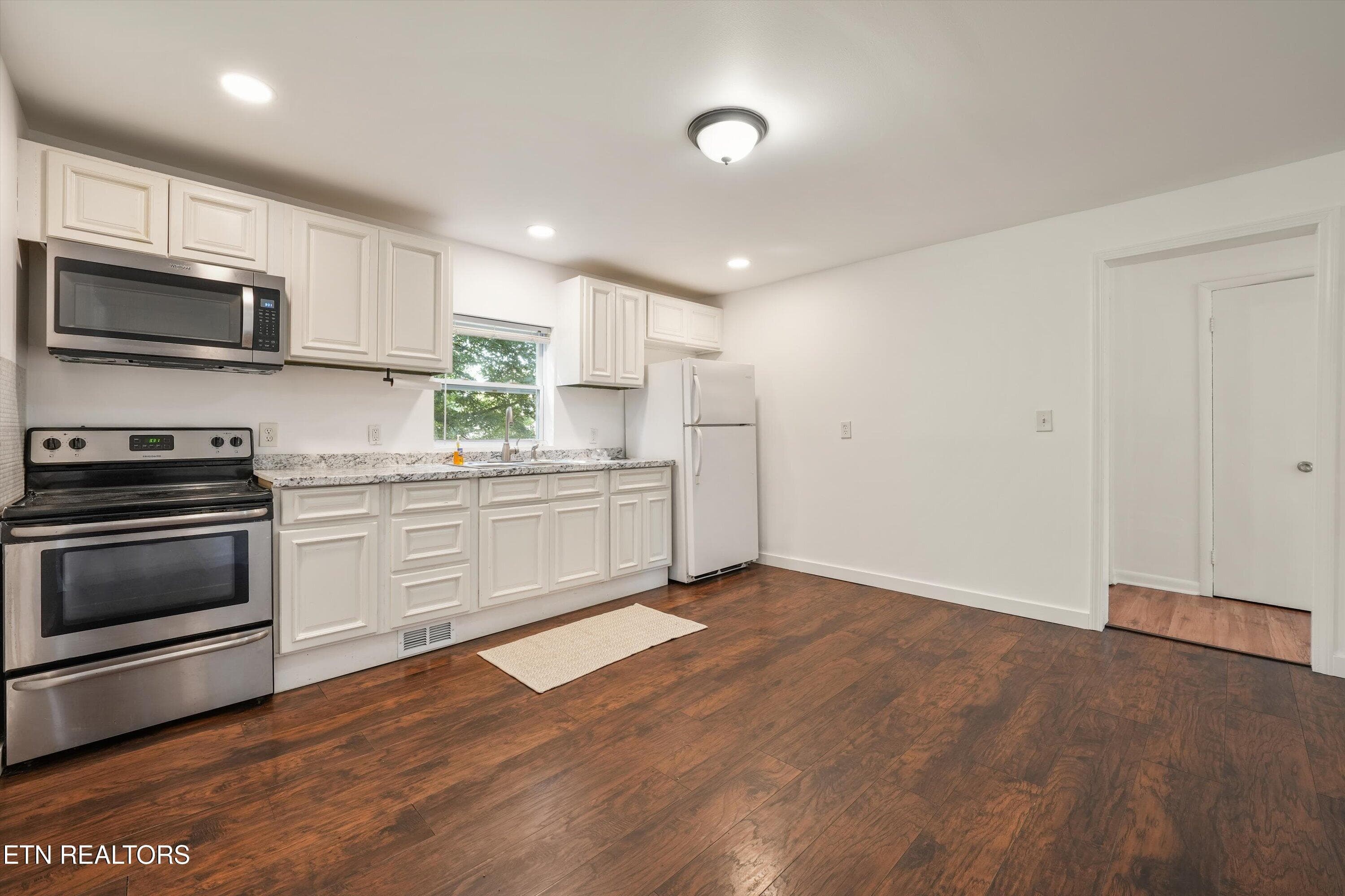 Kitchen - 1760 McClung Ave, Knoxville, TN 37920, Knoxville