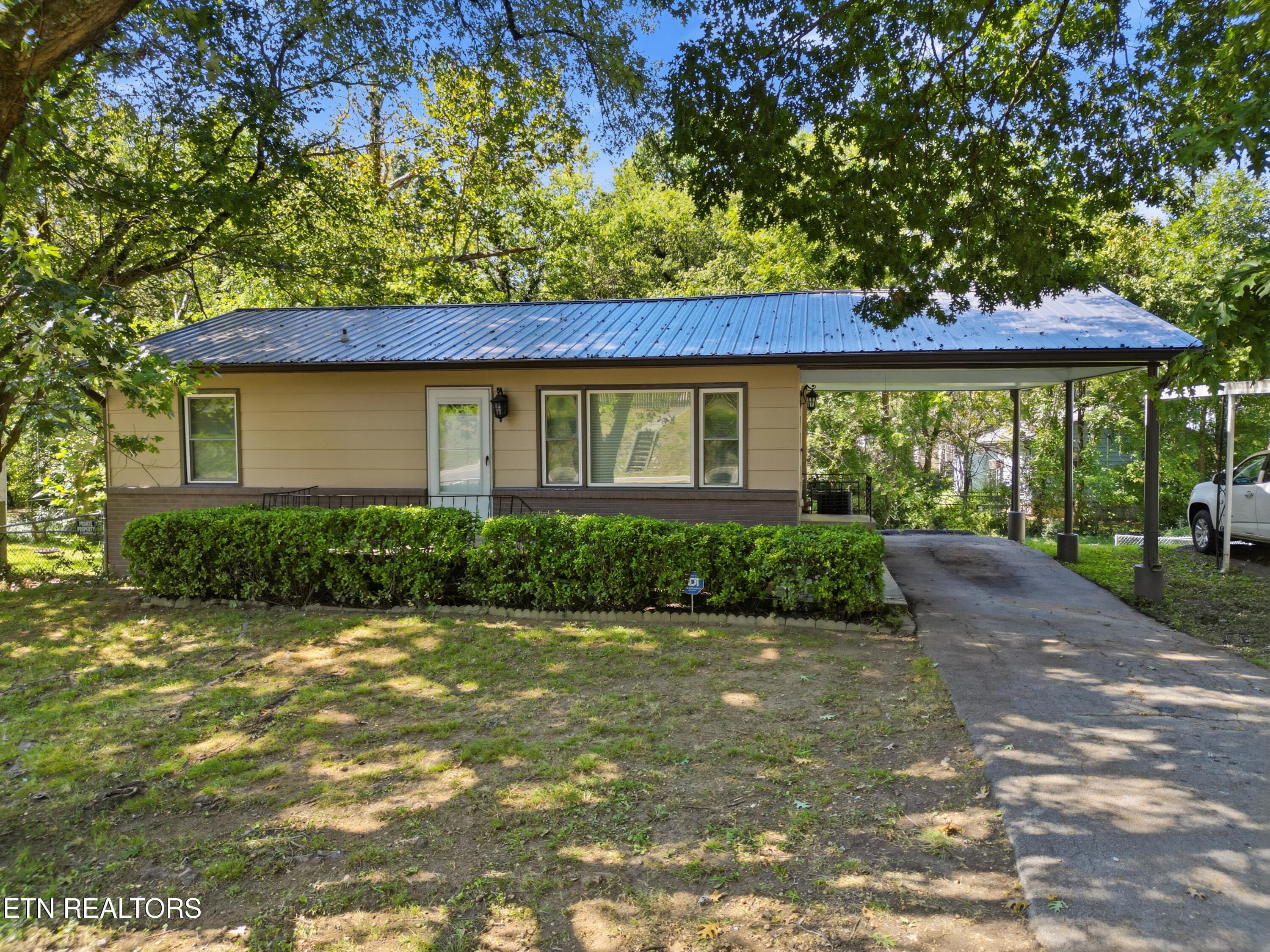 Front - 4505 W Martin Mill Pike, Knoxville, TN 37920