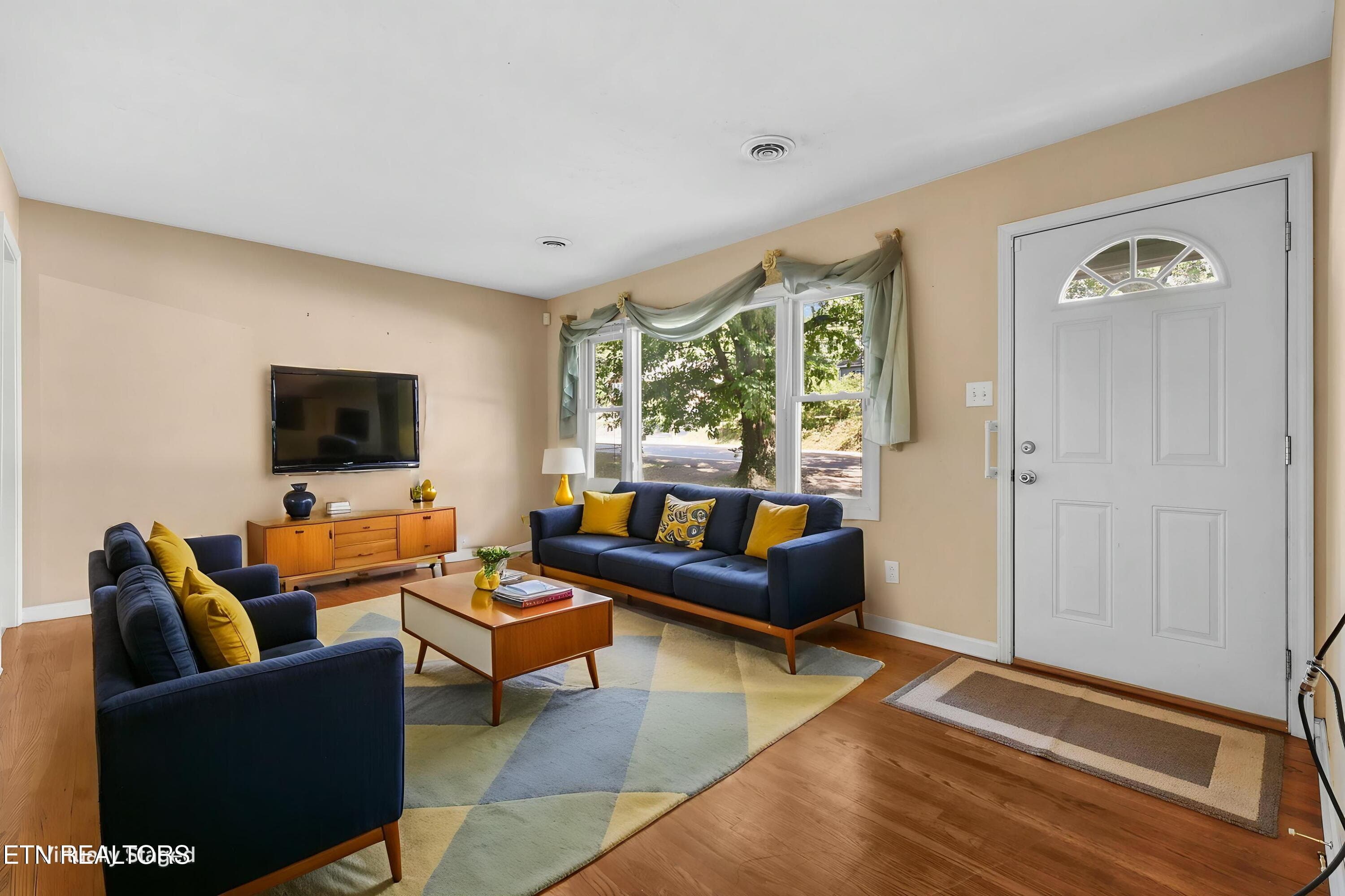Living - 4505 W Martin Mill Pike, Knoxville, TN 37920