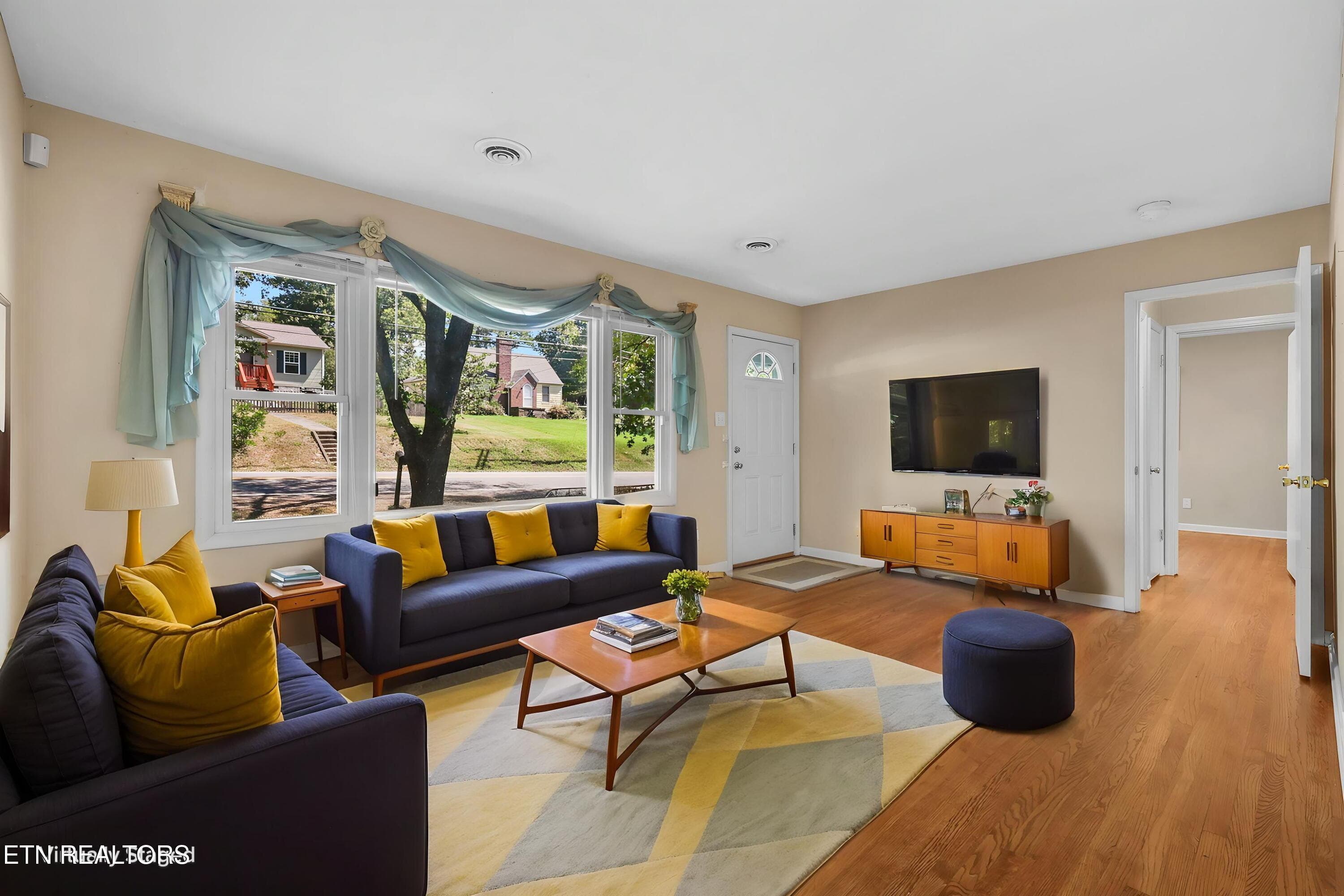 Living - 4505 W Martin Mill Pike, Knoxville, TN 37920