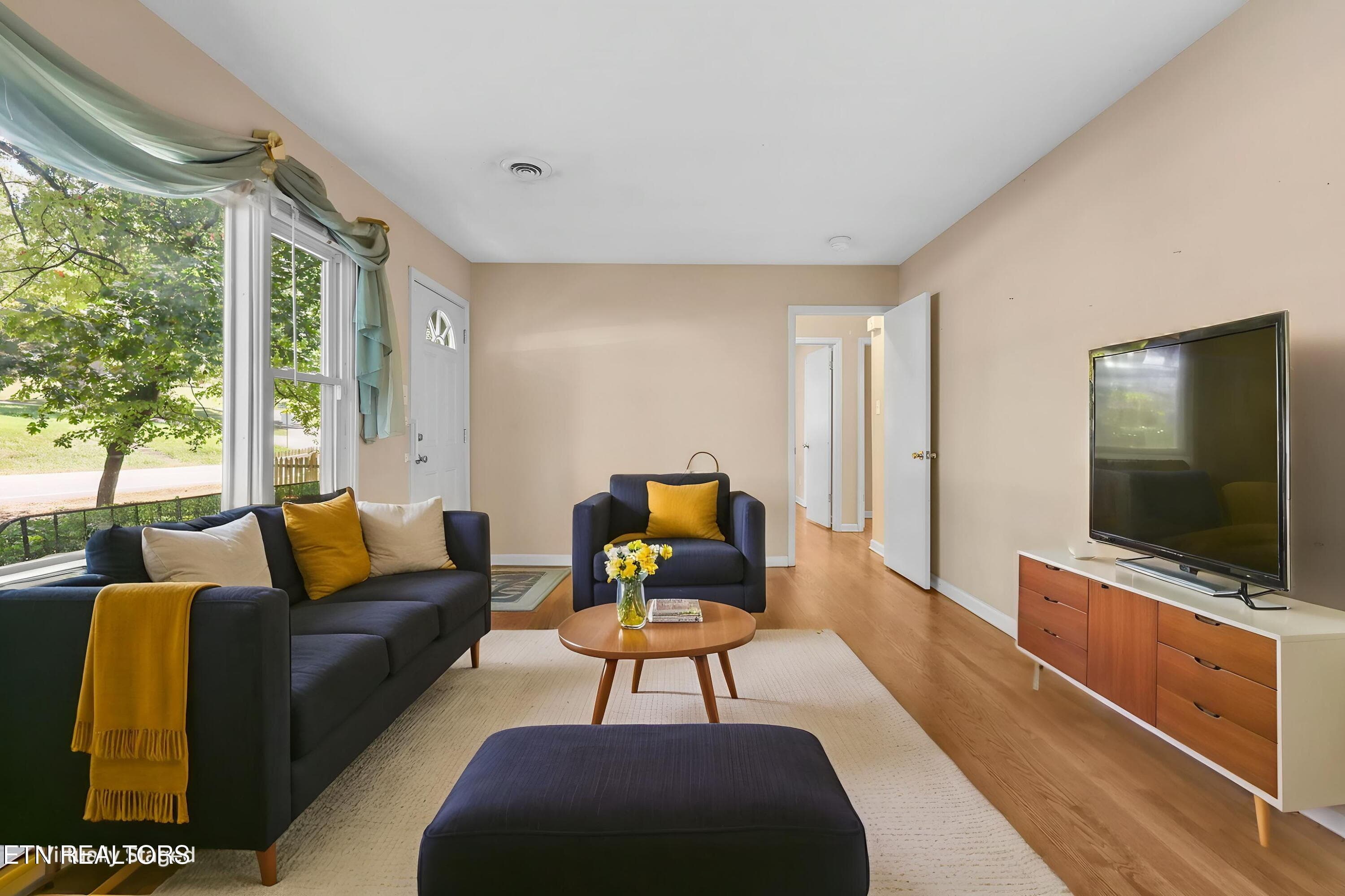 Living - 4505 W Martin Mill Pike, Knoxville, TN 37920