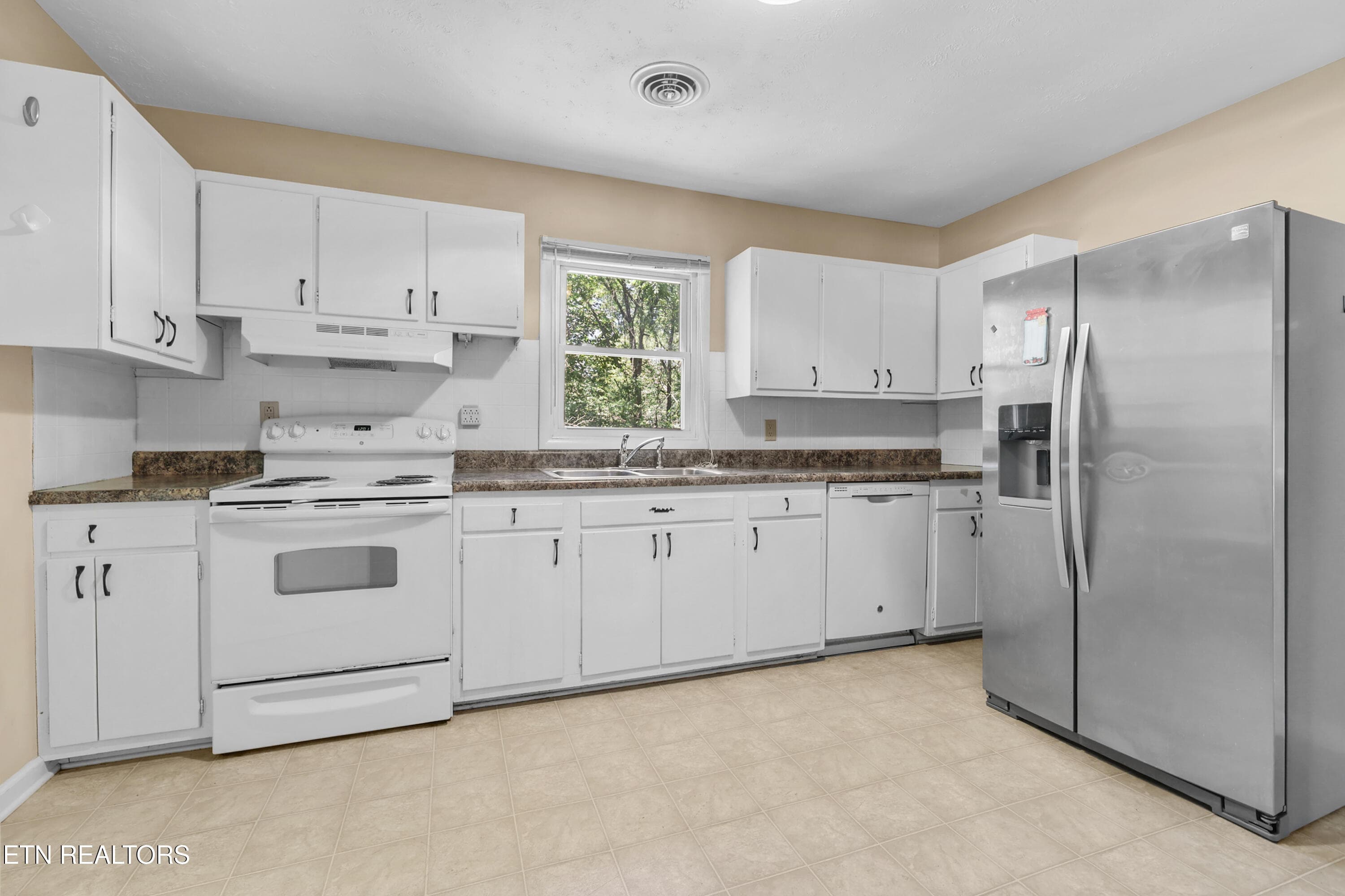 Kitchen - 4505 W Martin Mill Pike, Knoxville, TN 37920