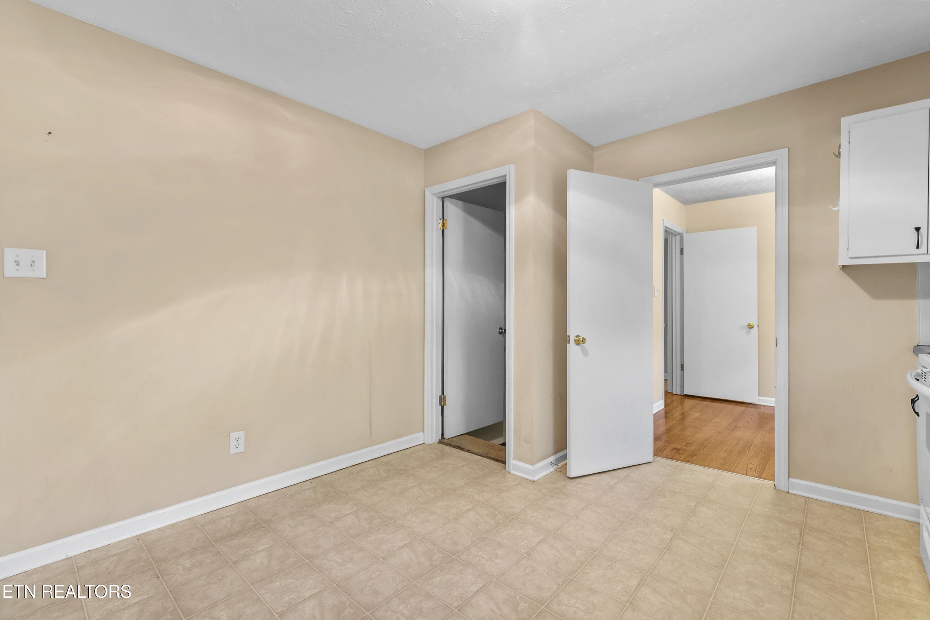 Kitchen - 4505 W Martin Mill Pike, Knoxville, TN 37920