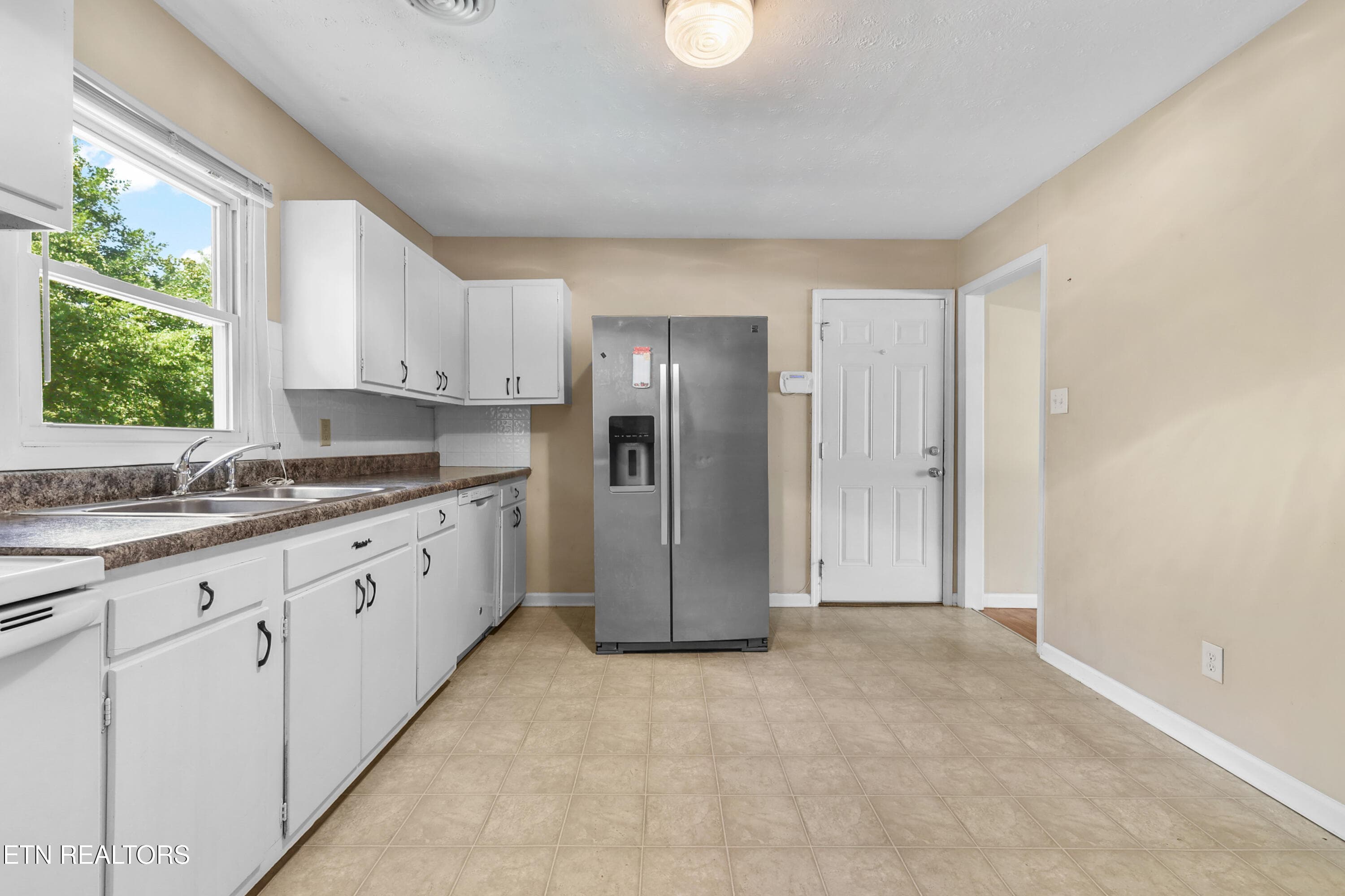 Kitchen - 4505 W Martin Mill Pike, Knoxville, TN 37920