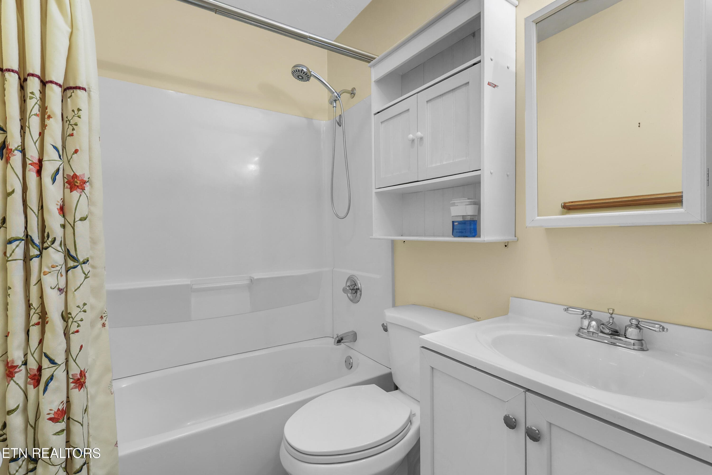 Full bath - 4505 W Martin Mill Pike, Knoxville, TN 37920