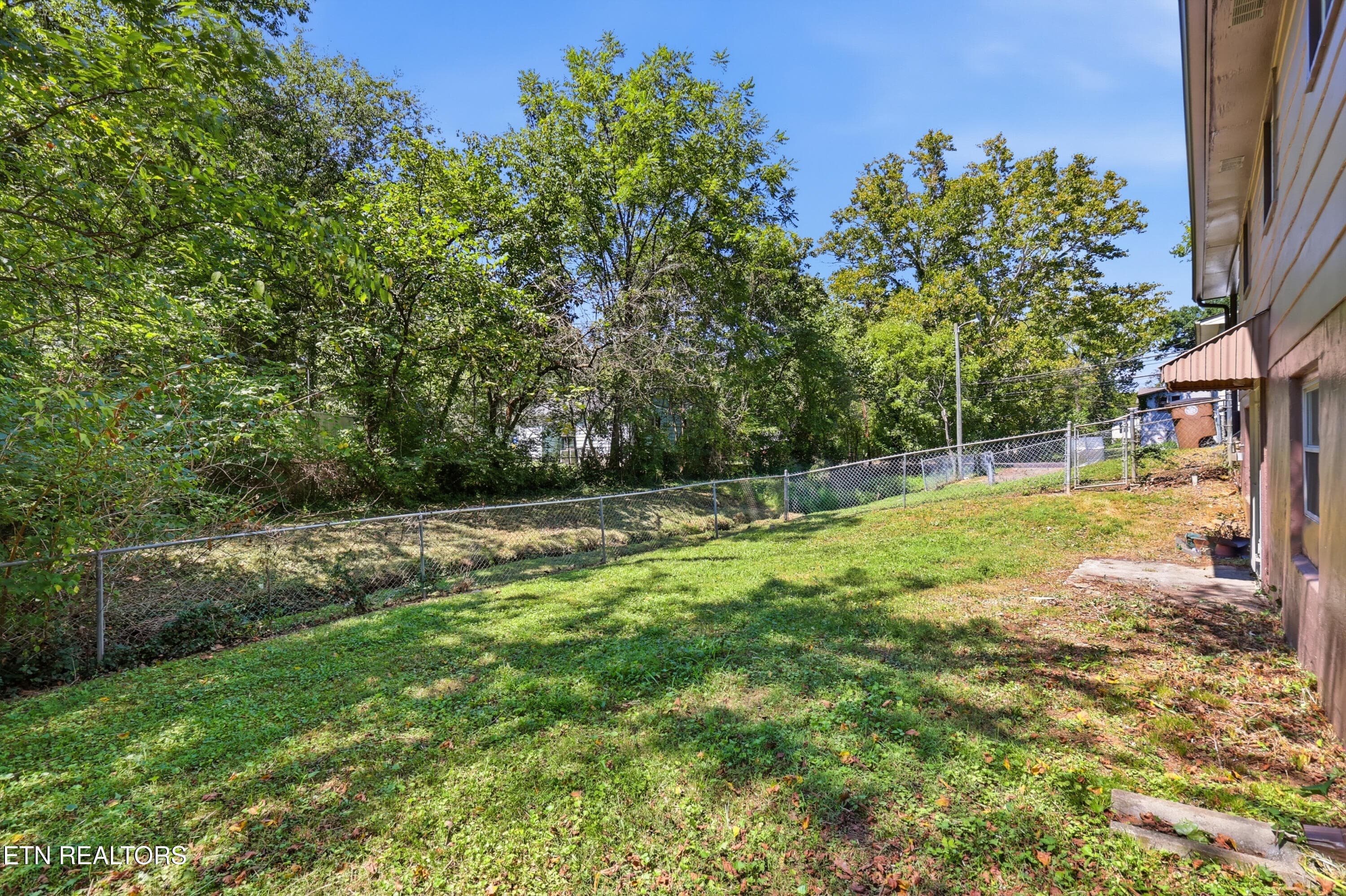 Yard - 4505 W Martin Mill Pike, Knoxville, TN 37920