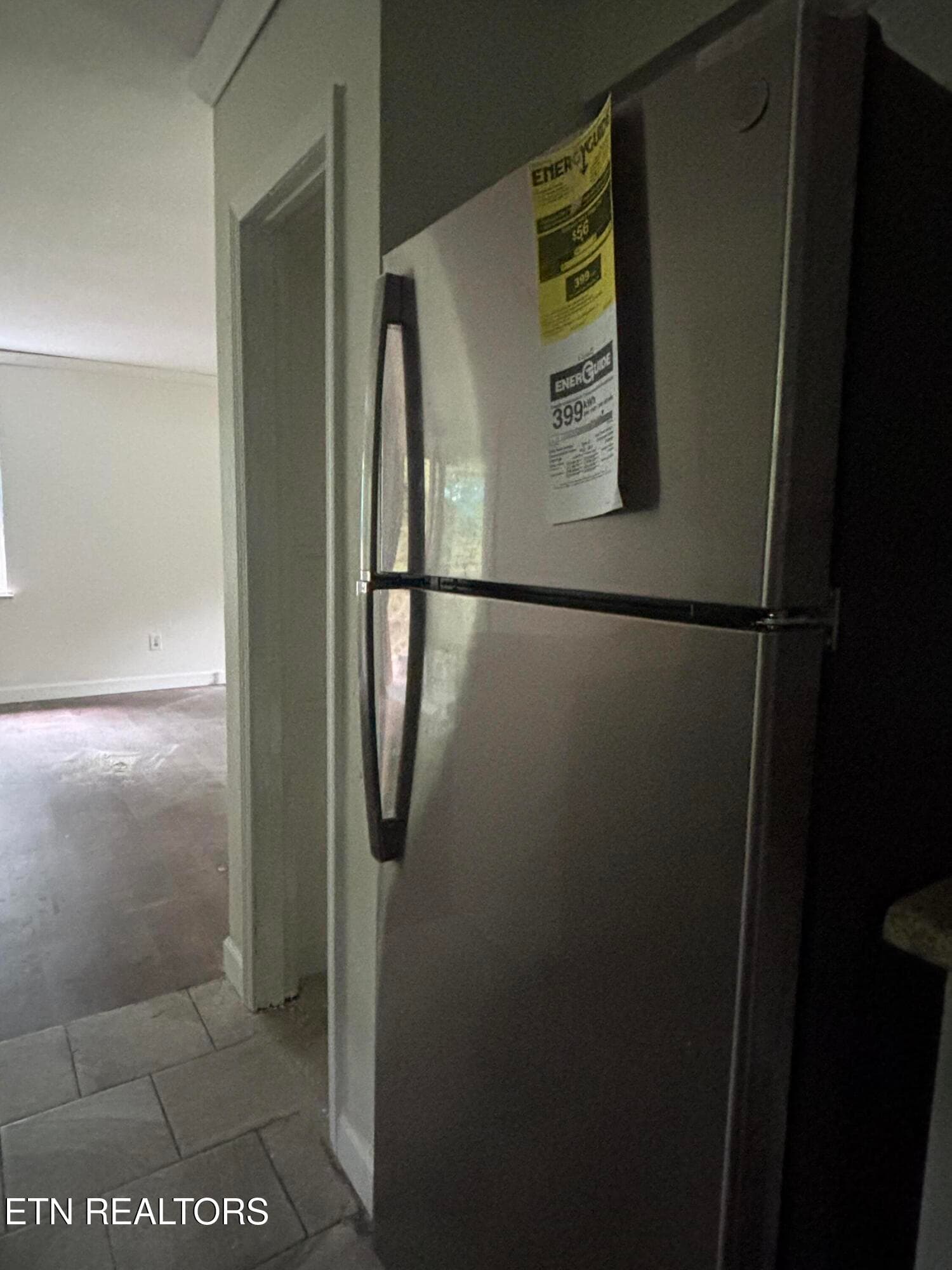Poplar fridge - 720 Poplar Lane, Winfield, TN 37892