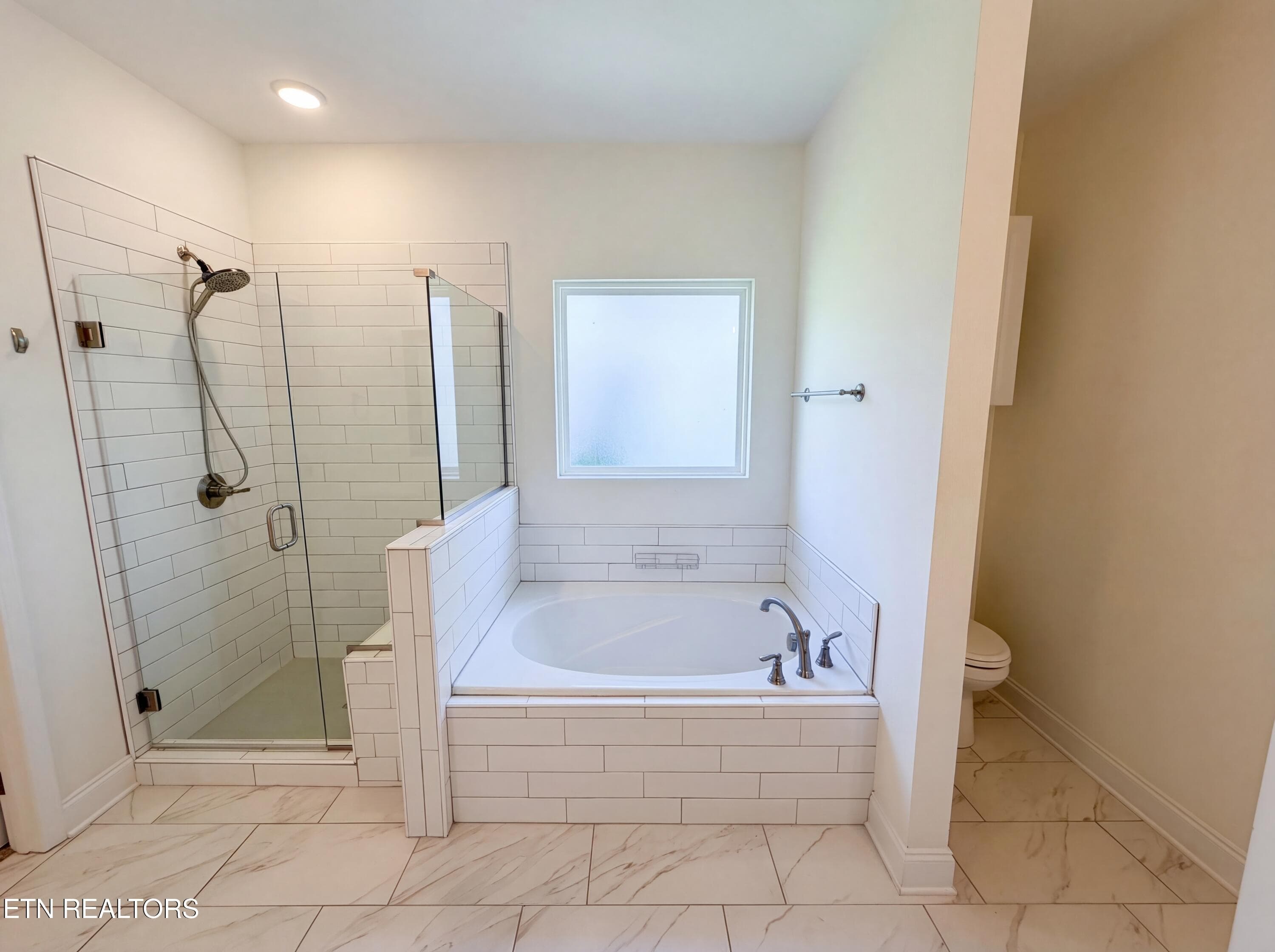 Green Ash Ln Primary Bath 2 - 2714 Green Ash Lane, Knoxville, TN 37932, Knoxville