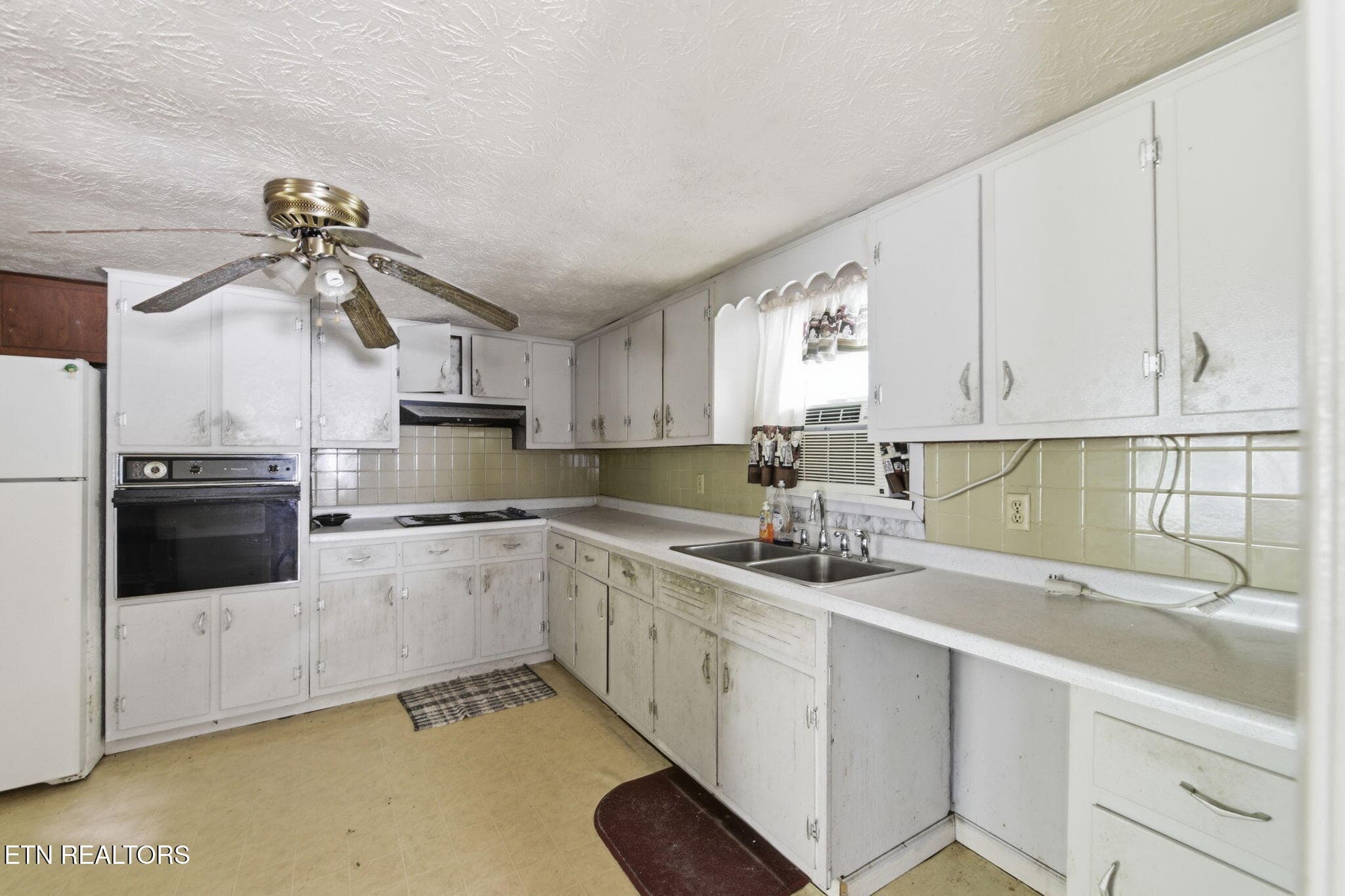 10-web-or-mls-Smith243 (13) - 243 Smith Rd, Clinton, TN 37716