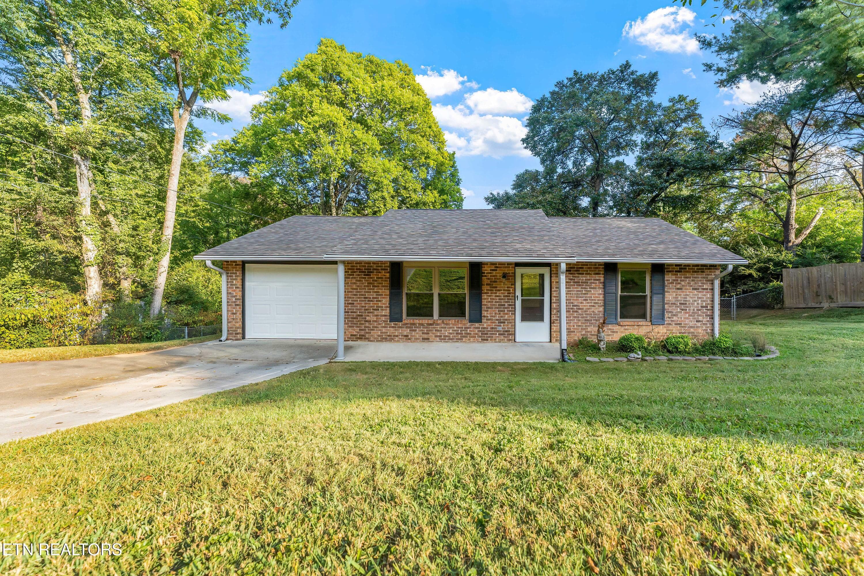 11318 Snyder Rd, Knoxville, TN 37932