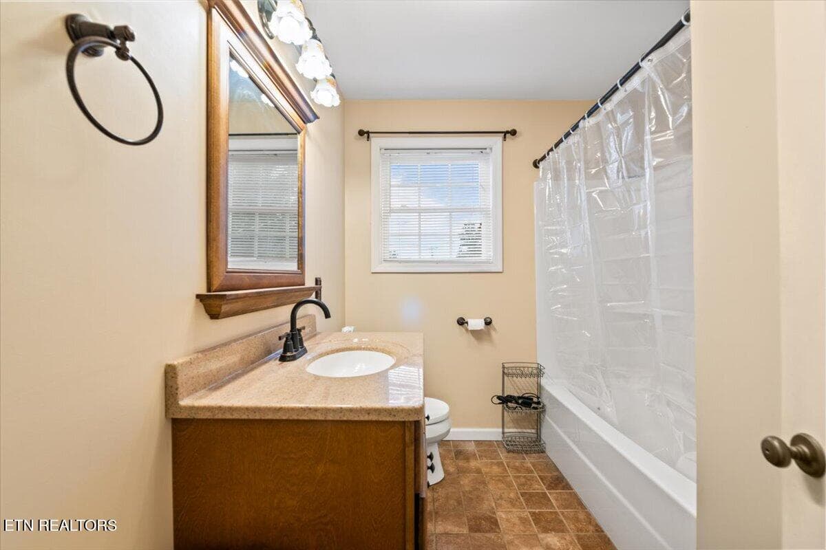 42-531 S Florence Ave - 531 S Florence Ave, Jellico, TN 37762, Jellico