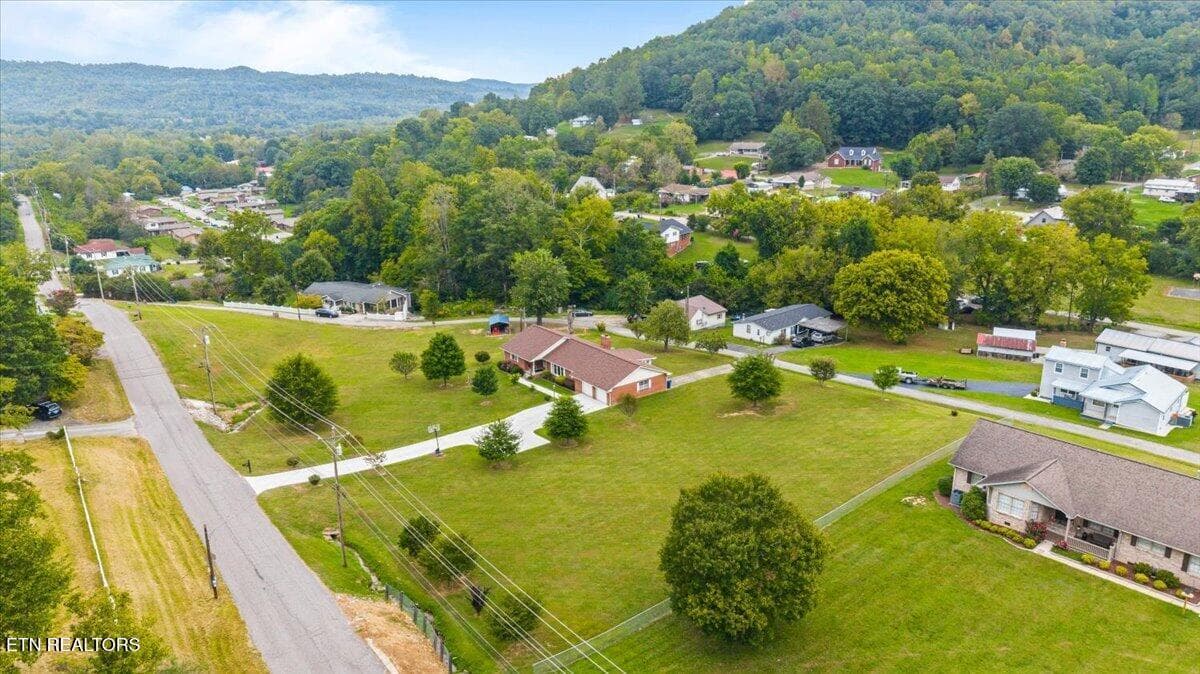 66-531 S Florence Ave - 531 S Florence Ave, Jellico, TN 37762, Jellico