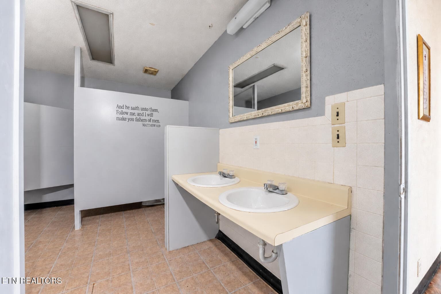 File 18 - 5022 Inskip Rd, Knoxville, TN 37912, Knoxville