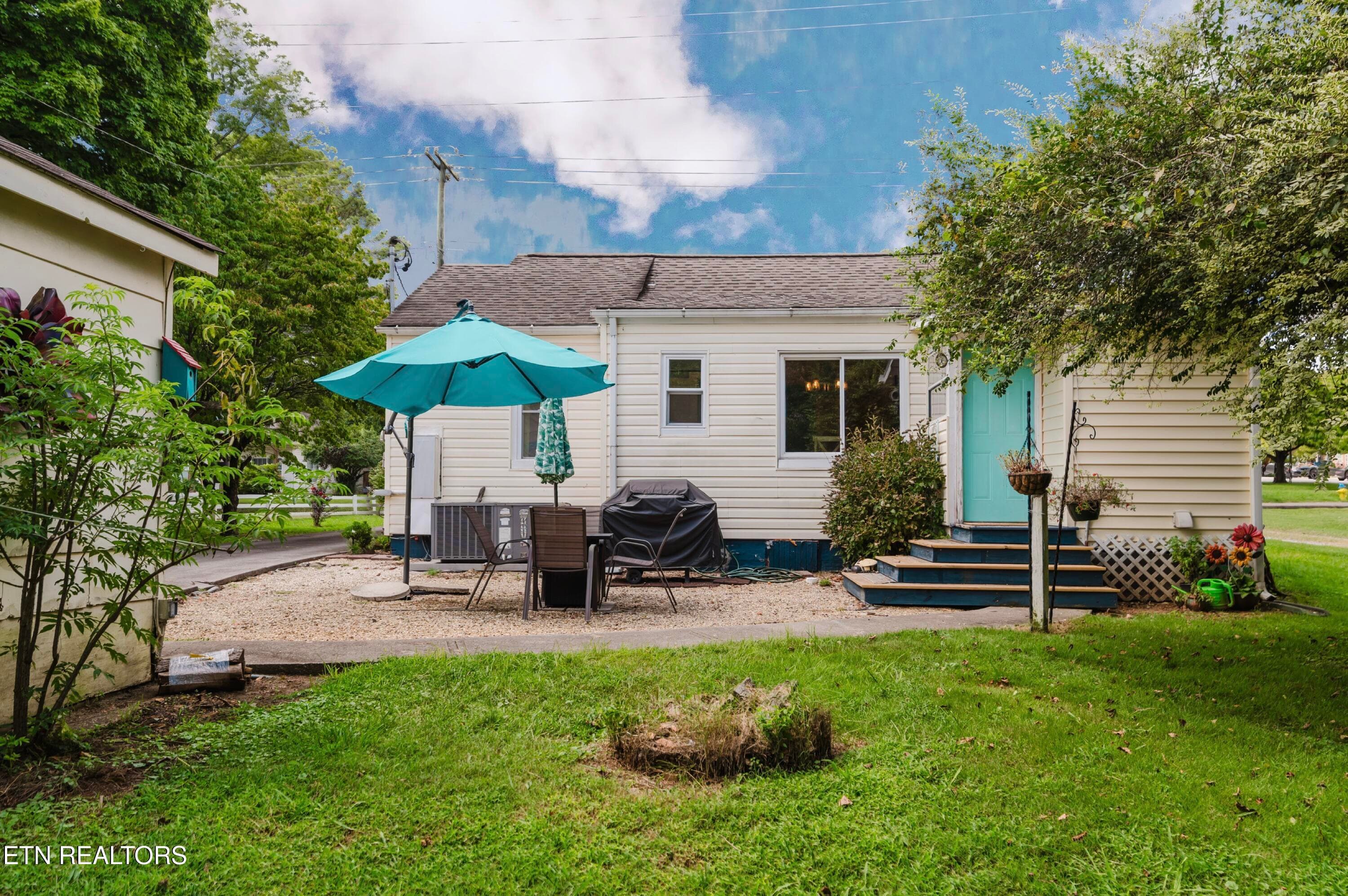 946 Moody patio - 946 E Moody Ave, Knoxville, TN 37920, Knoxville
