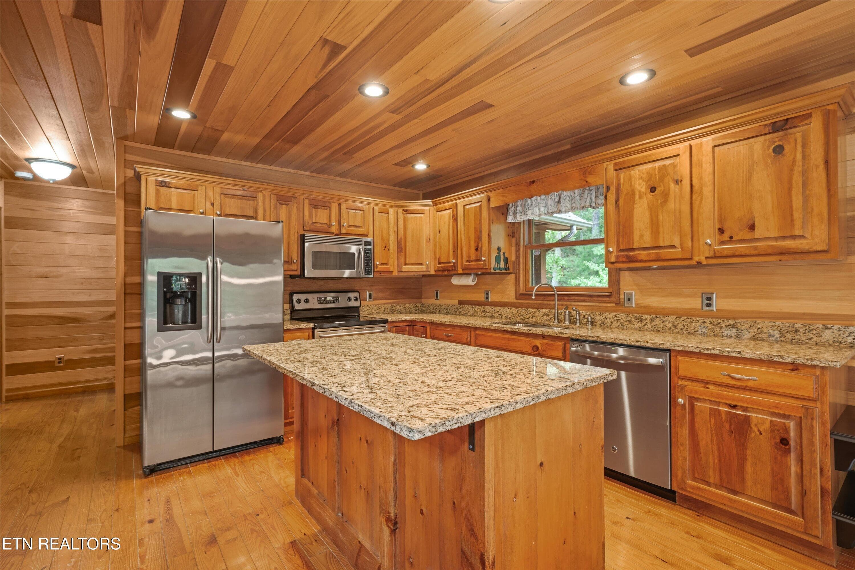 Kitchen - 365 Hidden Hills Rd, Wartburg, TN 37887, Wartburg