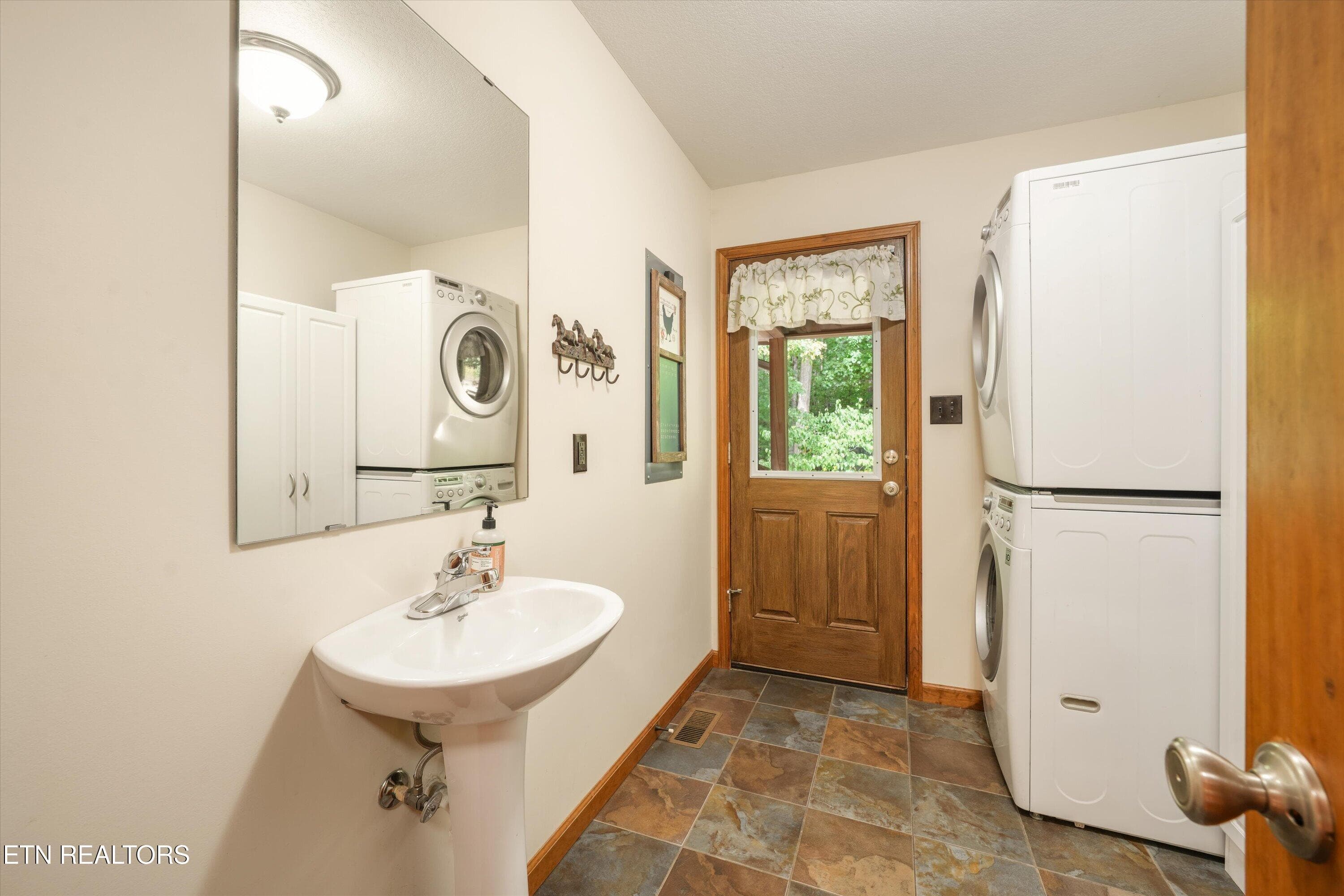 Laundry, Main Level - 365 Hidden Hills Rd, Wartburg, TN 37887, Wartburg
