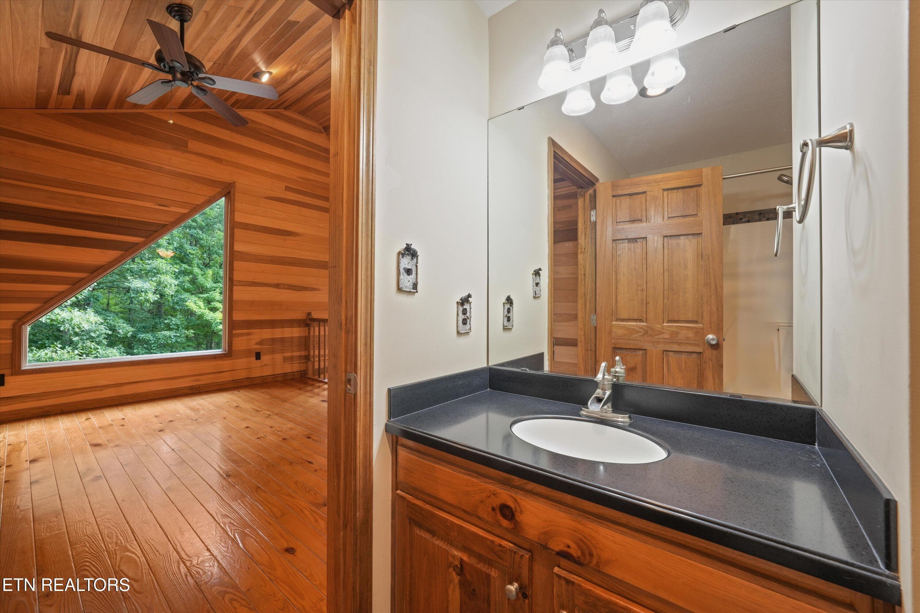 Secondary Full Bath - 365 Hidden Hills Rd, Wartburg, TN 37887, Wartburg