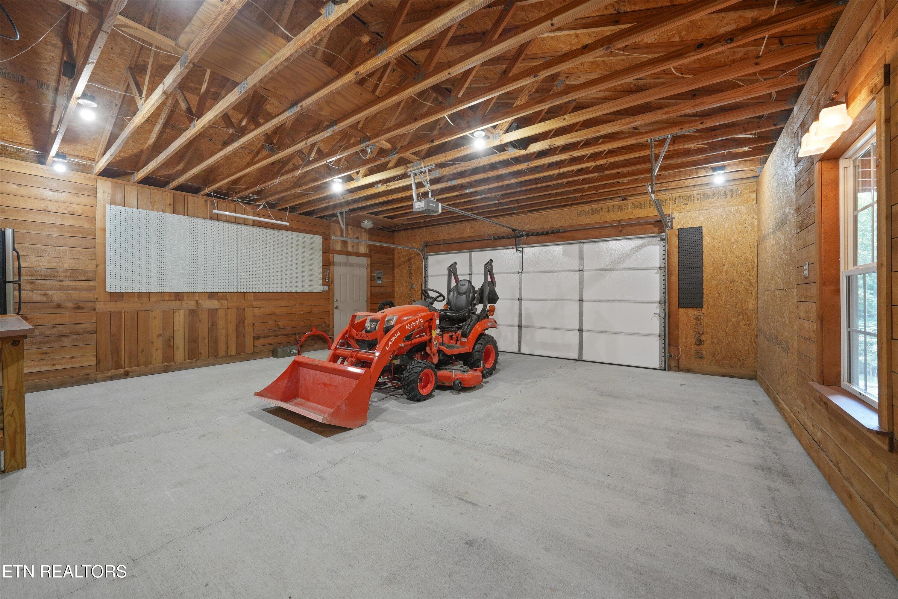 Detached Garage - 365 Hidden Hills Rd, Wartburg, TN 37887, Wartburg