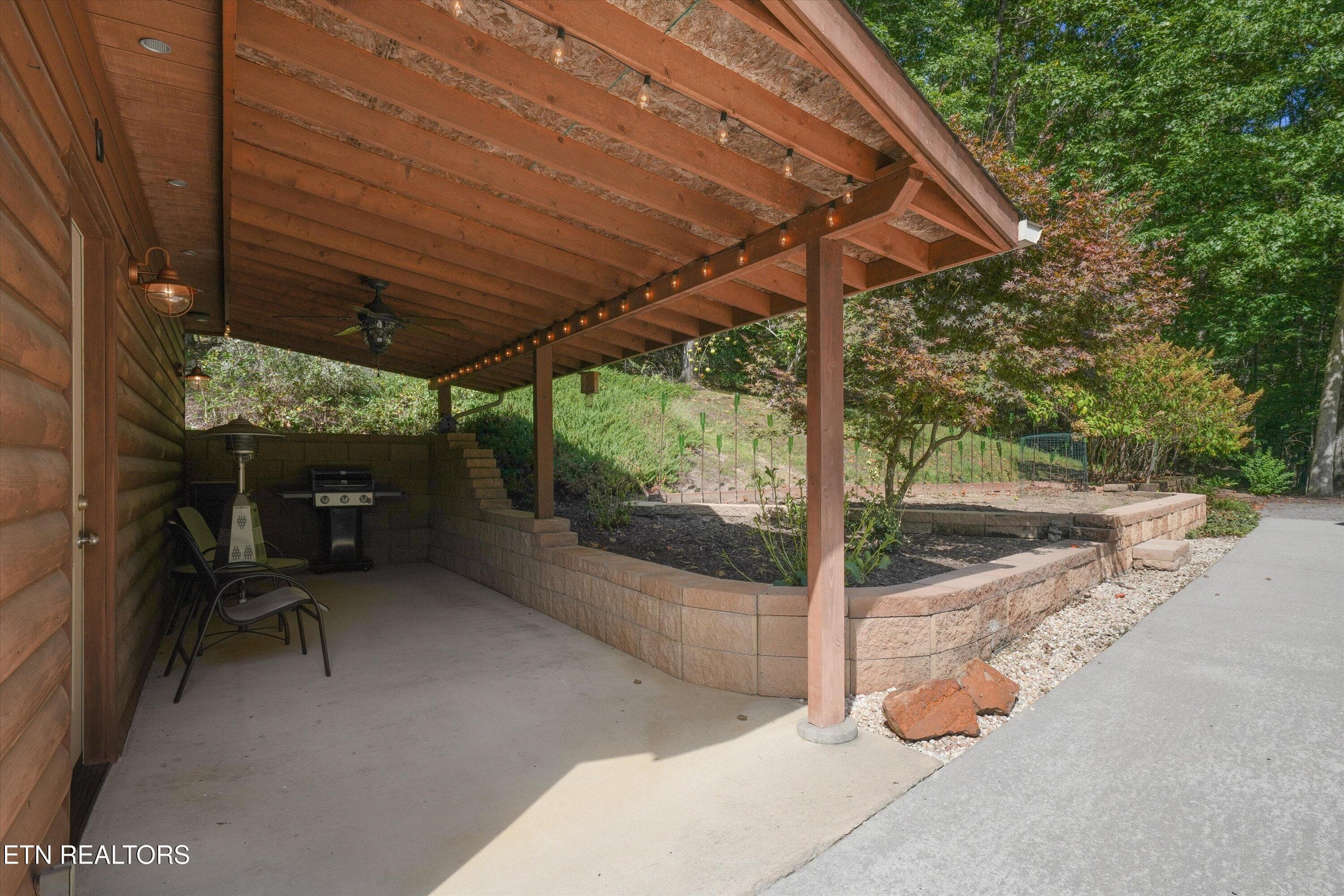 Covered Grilling Area - 365 Hidden Hills Rd, Wartburg, TN 37887, Wartburg