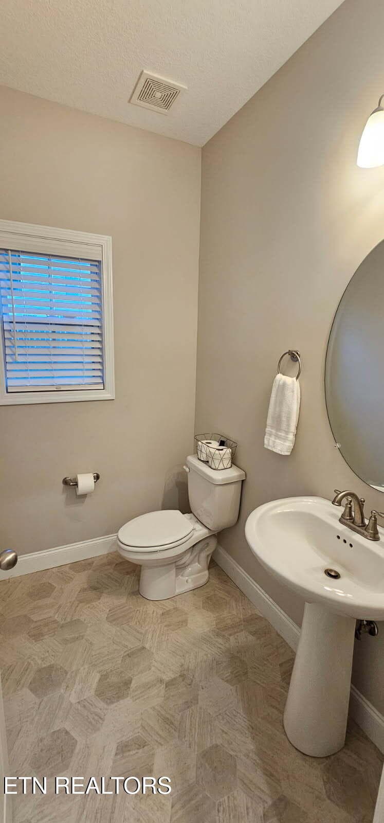 Main level 1/2 bath - 5947 Honeycrisp Rd, Knoxville, TN 37931, Knoxville