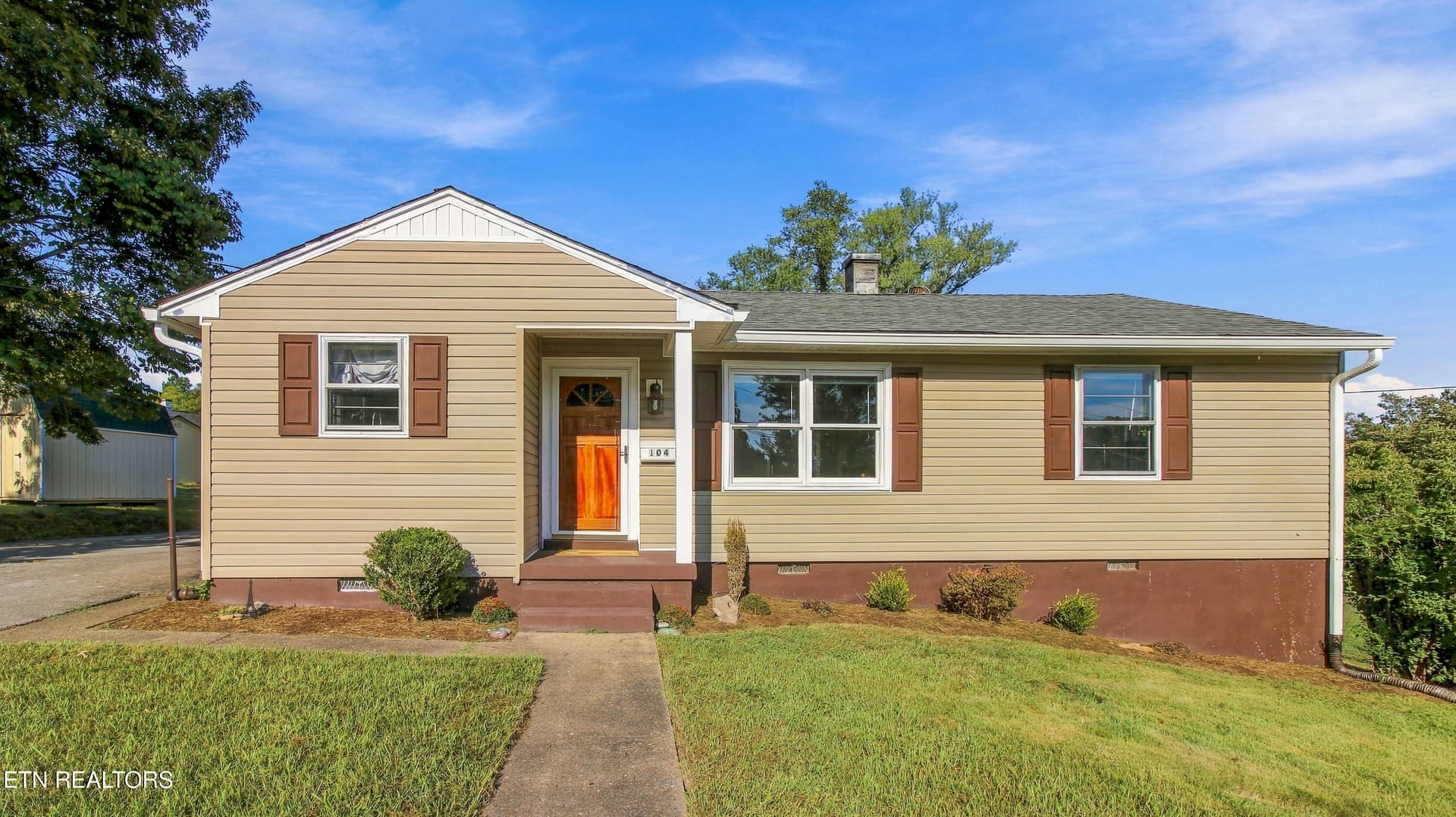 104 Alger Rd, Oak Ridge, TN 37830