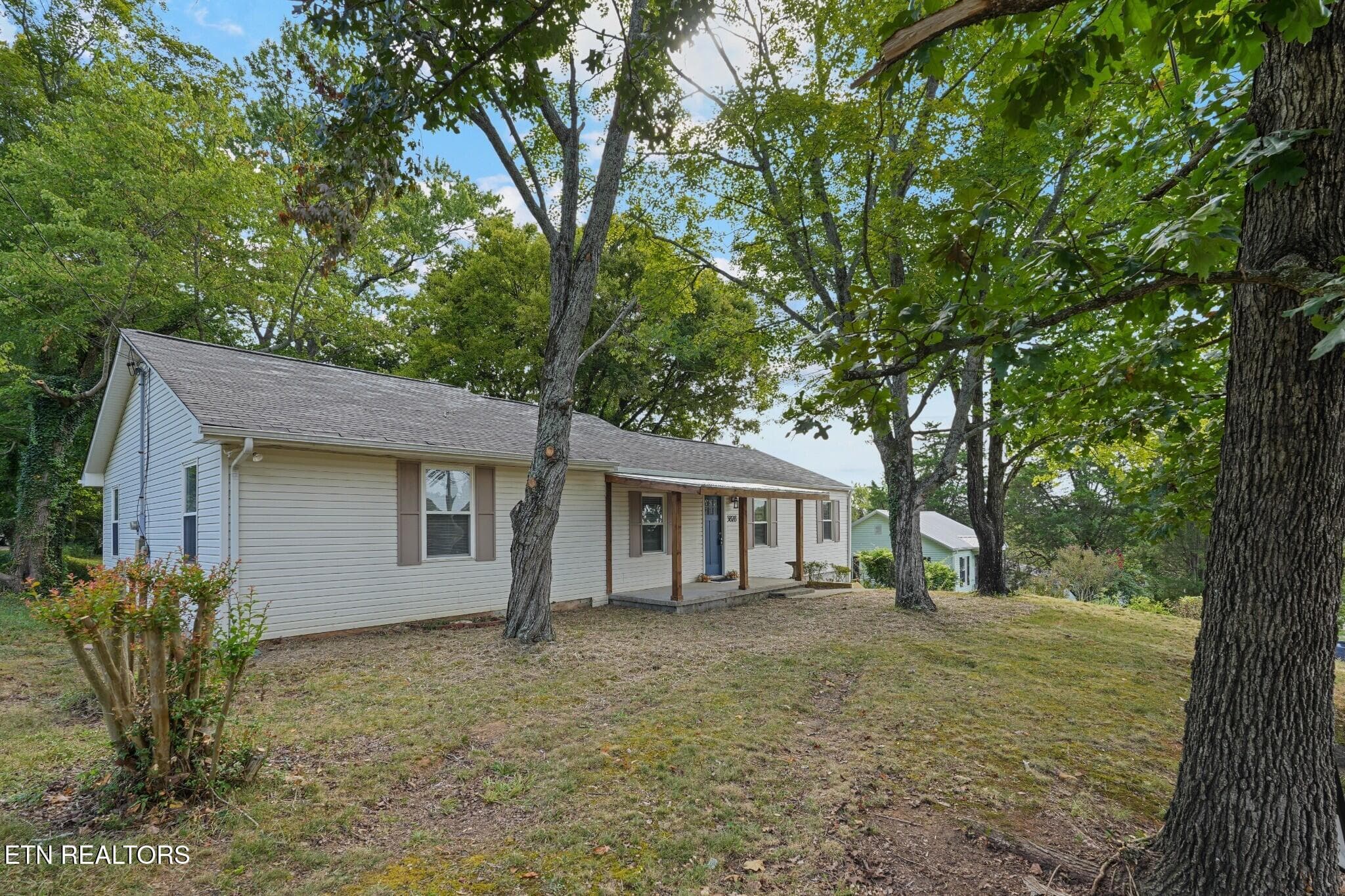 DSC03006(2) - 5828 NE Eldridge Rd, Knoxville, TN 37918, Knoxville