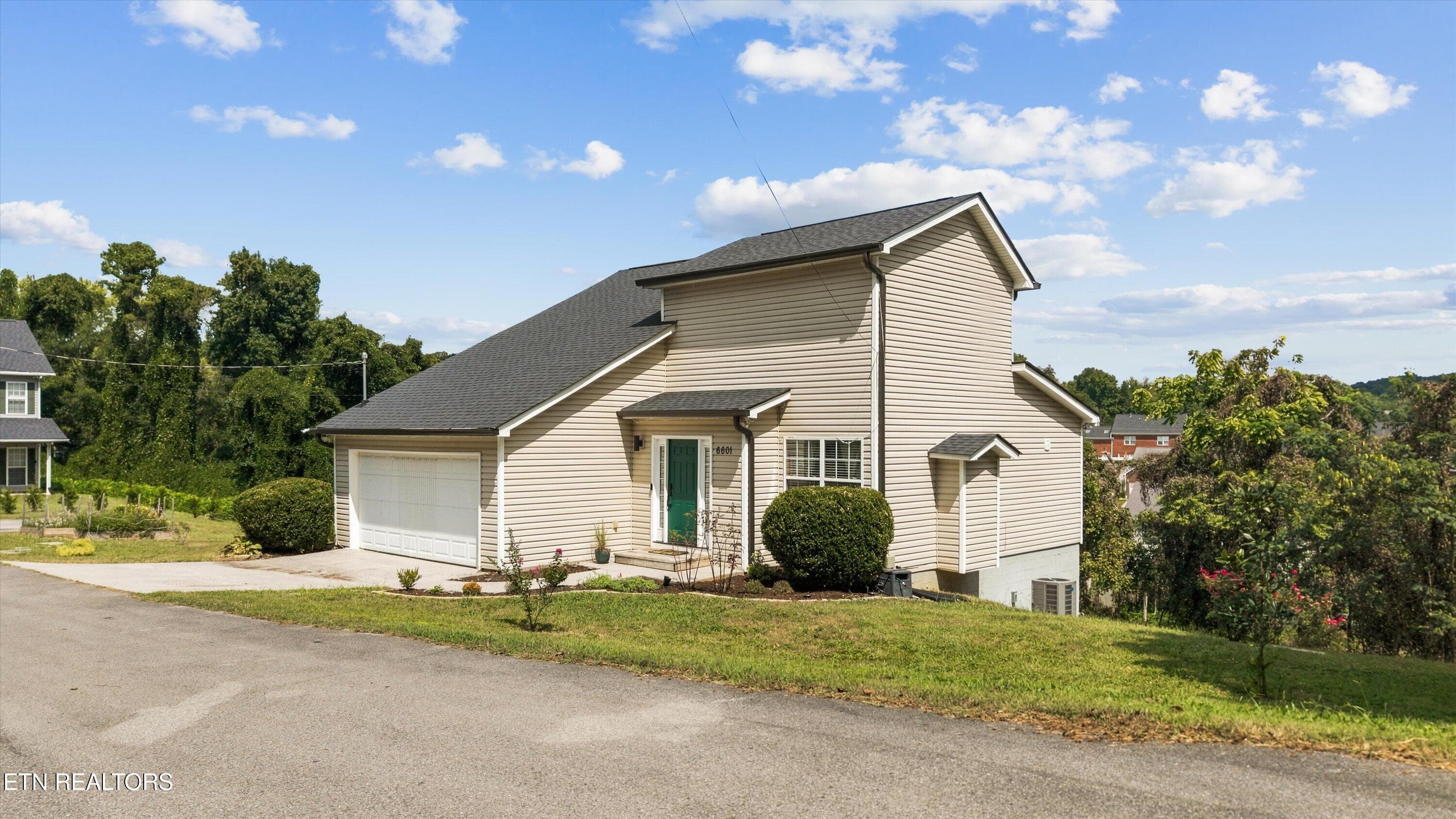 Welcome HOME! - 6601 Sedgefield Drive, Knoxville, TN 37923, Knoxville