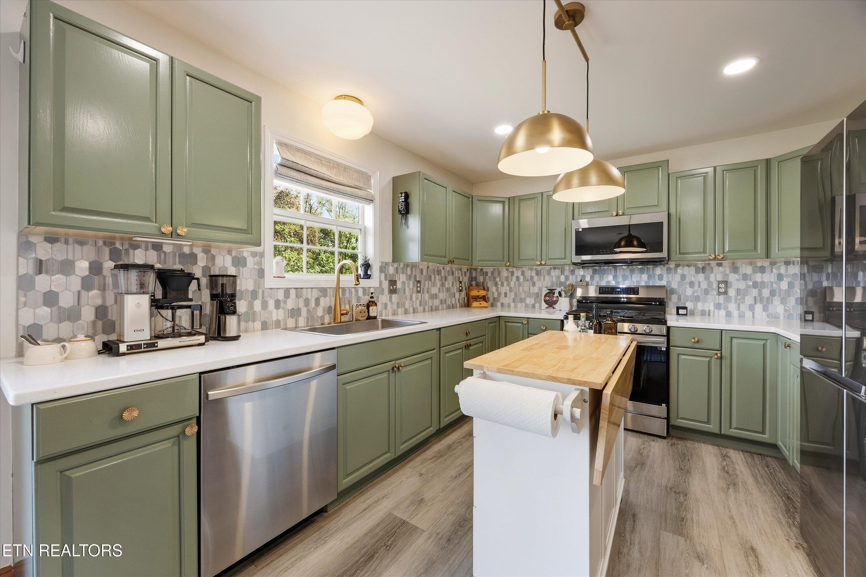 Newer Stainless Steal Appliances - 6601 Sedgefield Drive, Knoxville, TN 37923, Knoxville