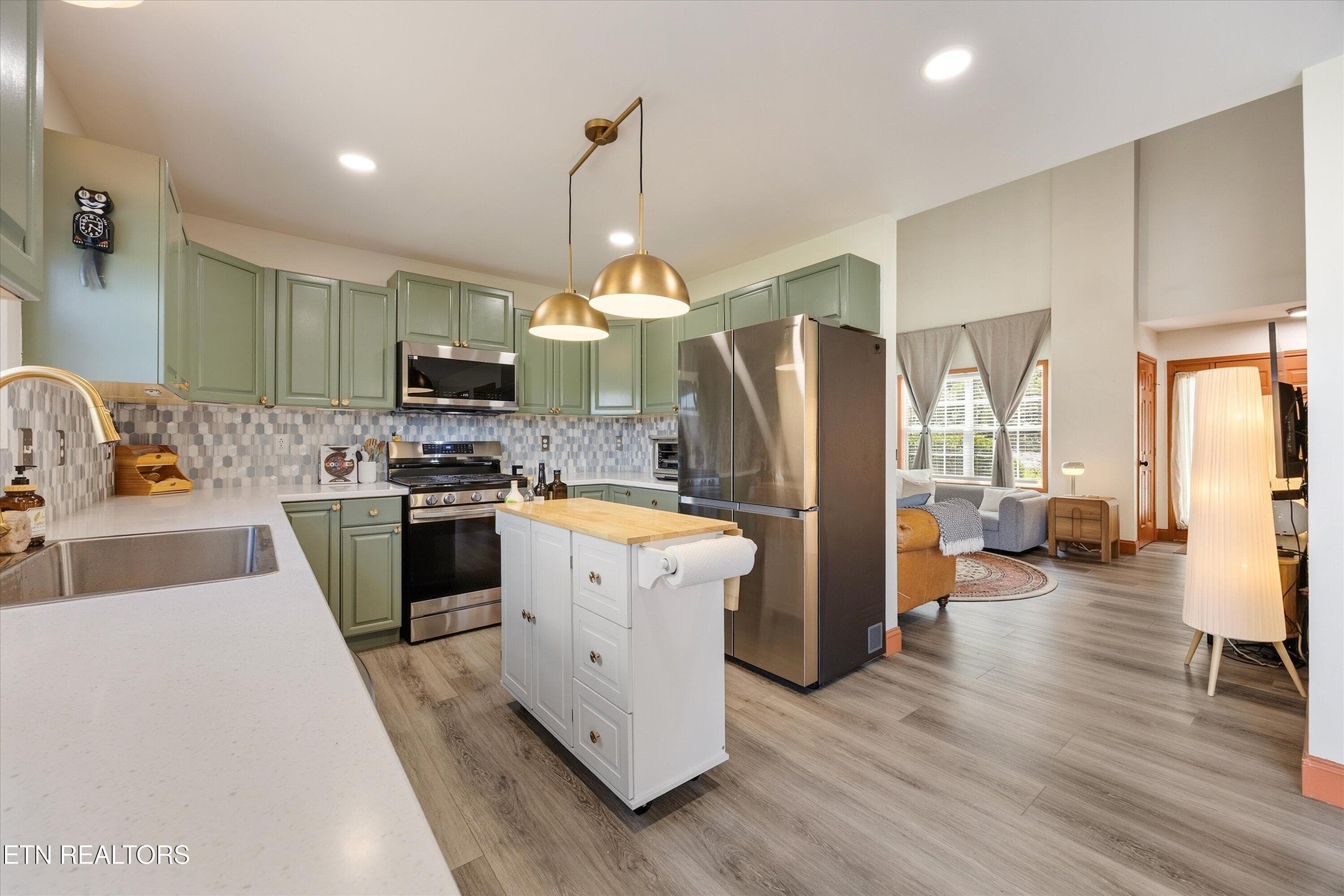 5-Burner Gas Range - 6601 Sedgefield Drive, Knoxville, TN 37923, Knoxville