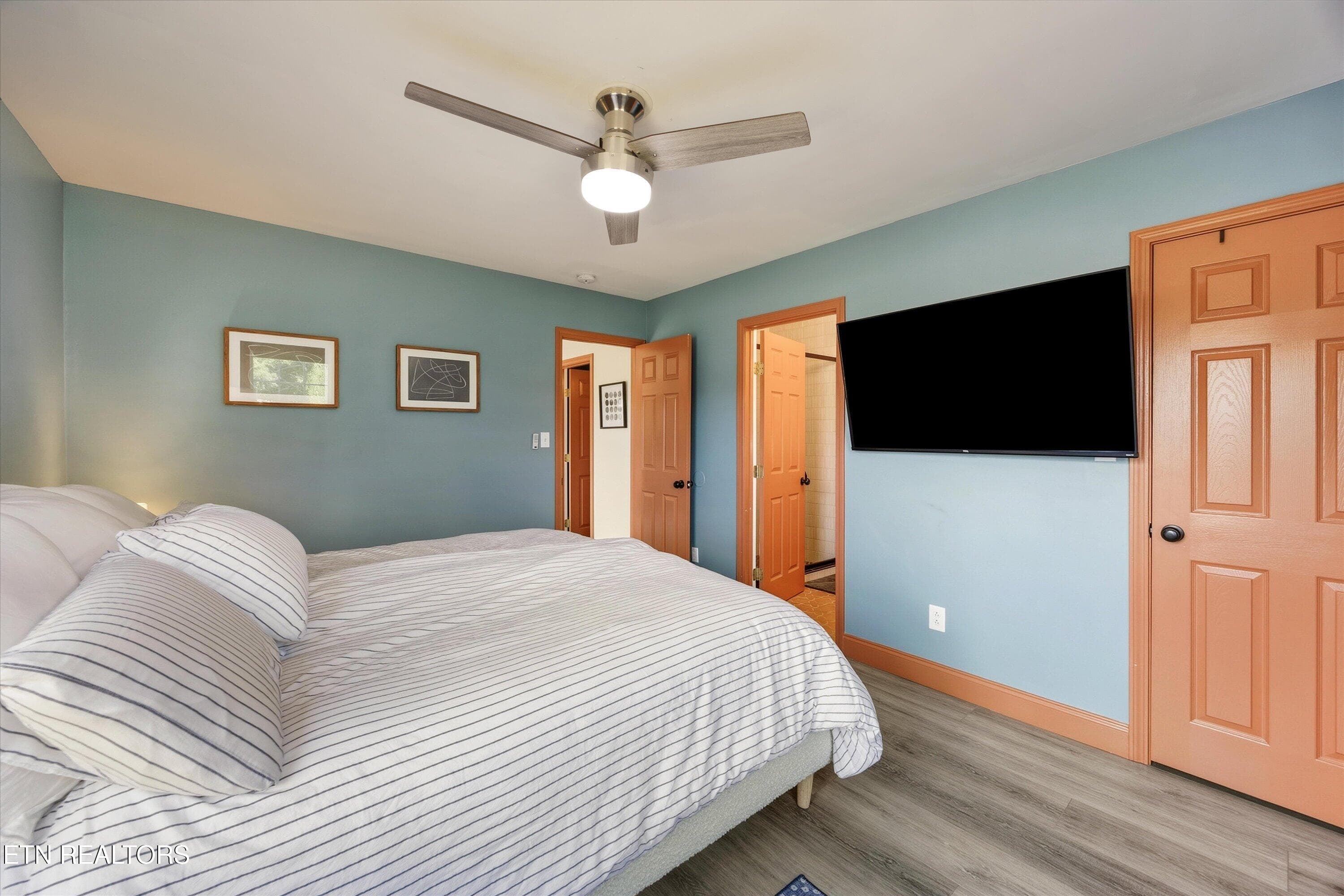 Great Natural Light - 6601 Sedgefield Drive, Knoxville, TN 37923, Knoxville