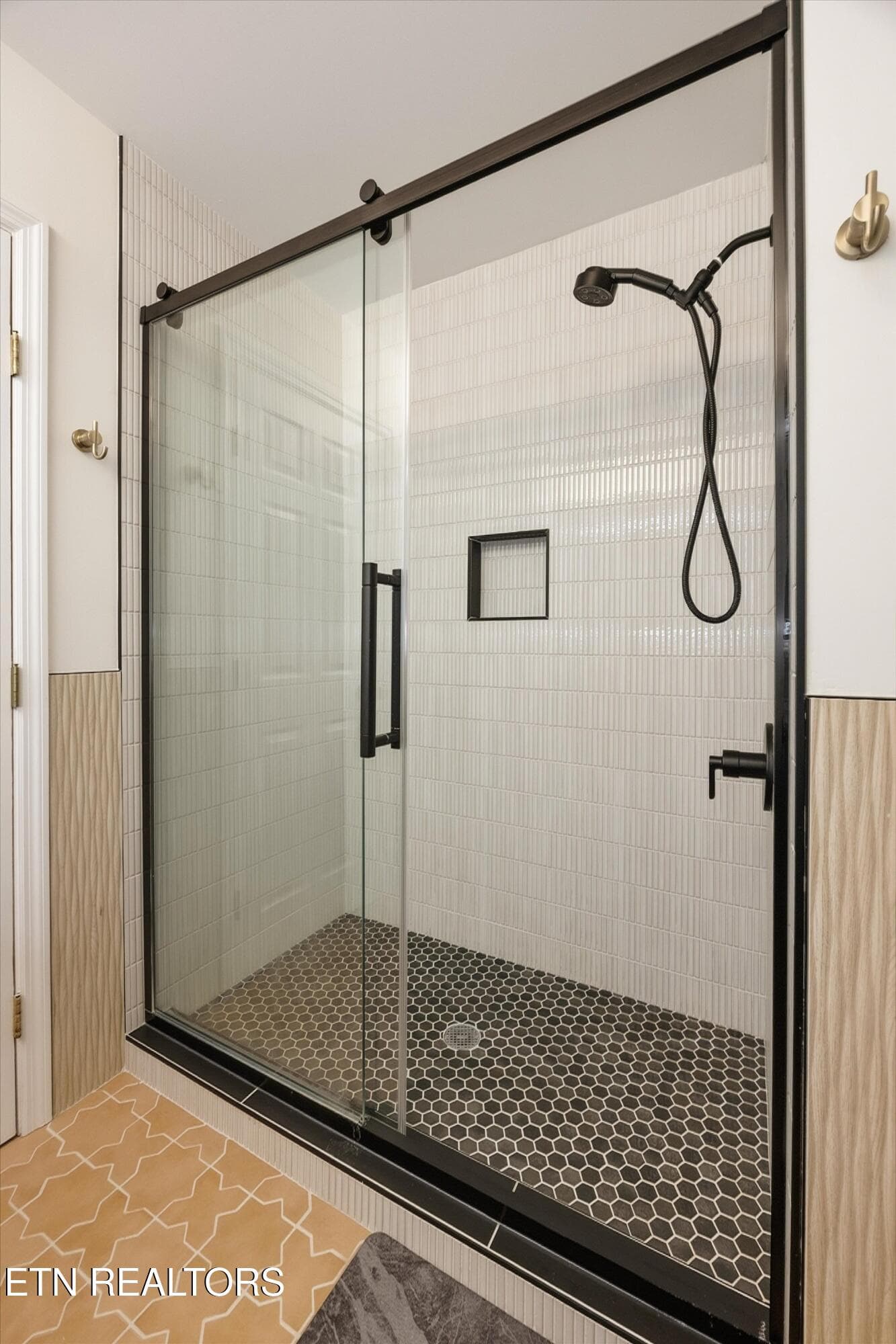 Floor to Ceiling Tile Shower - 6601 Sedgefield Drive, Knoxville, TN 37923, Knoxville