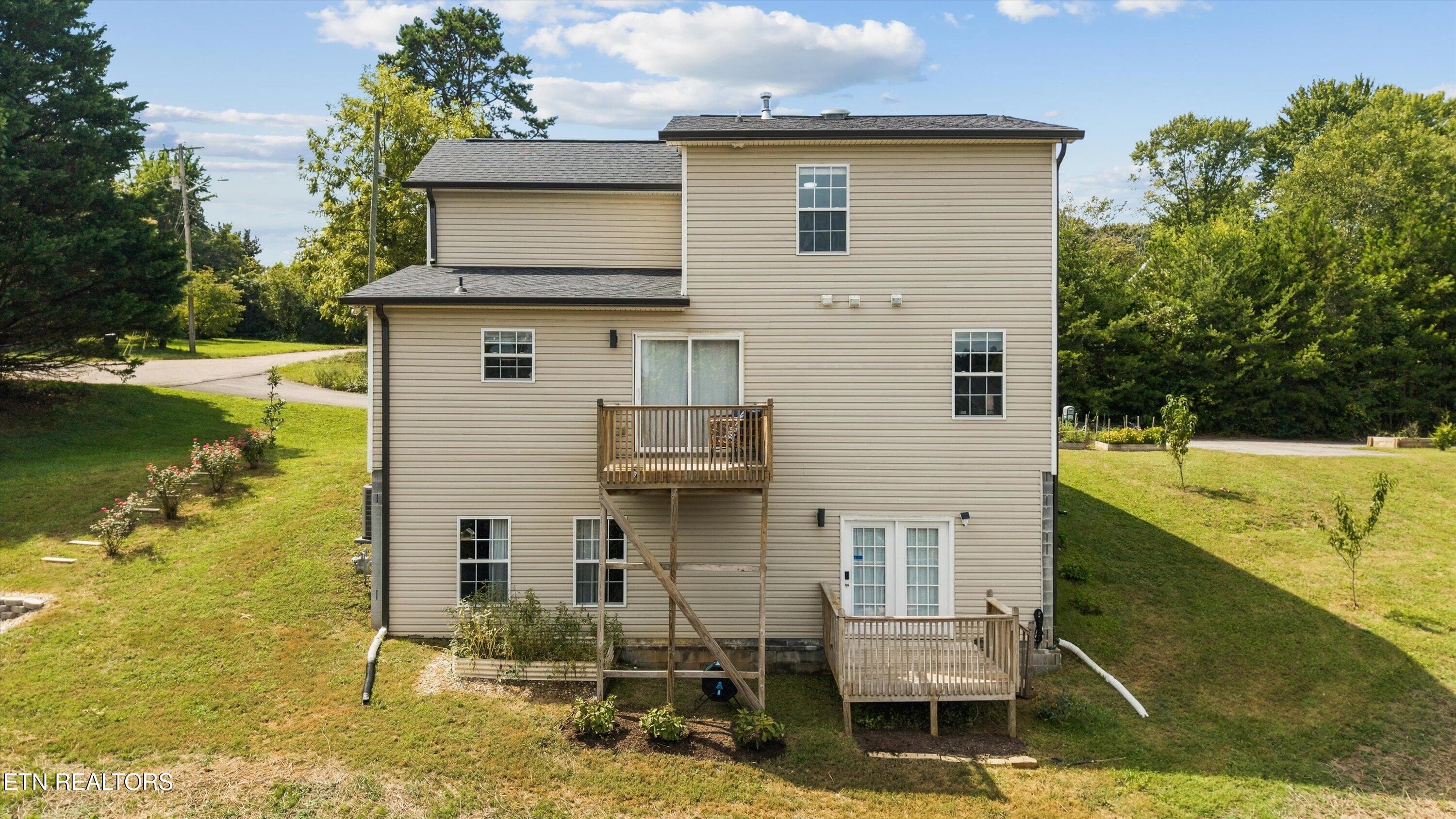 Two back patios - 6601 Sedgefield Drive, Knoxville, TN 37923, Knoxville