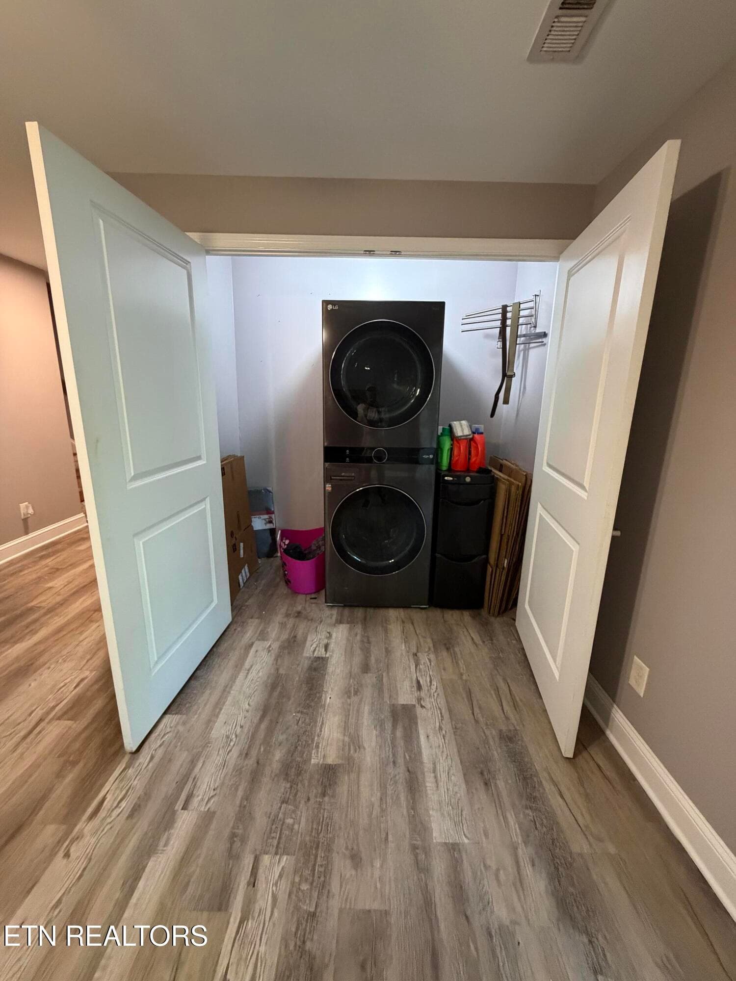 Laundry - 1113 E Woodshire Drive, Knoxville, TN 37922, Knoxville