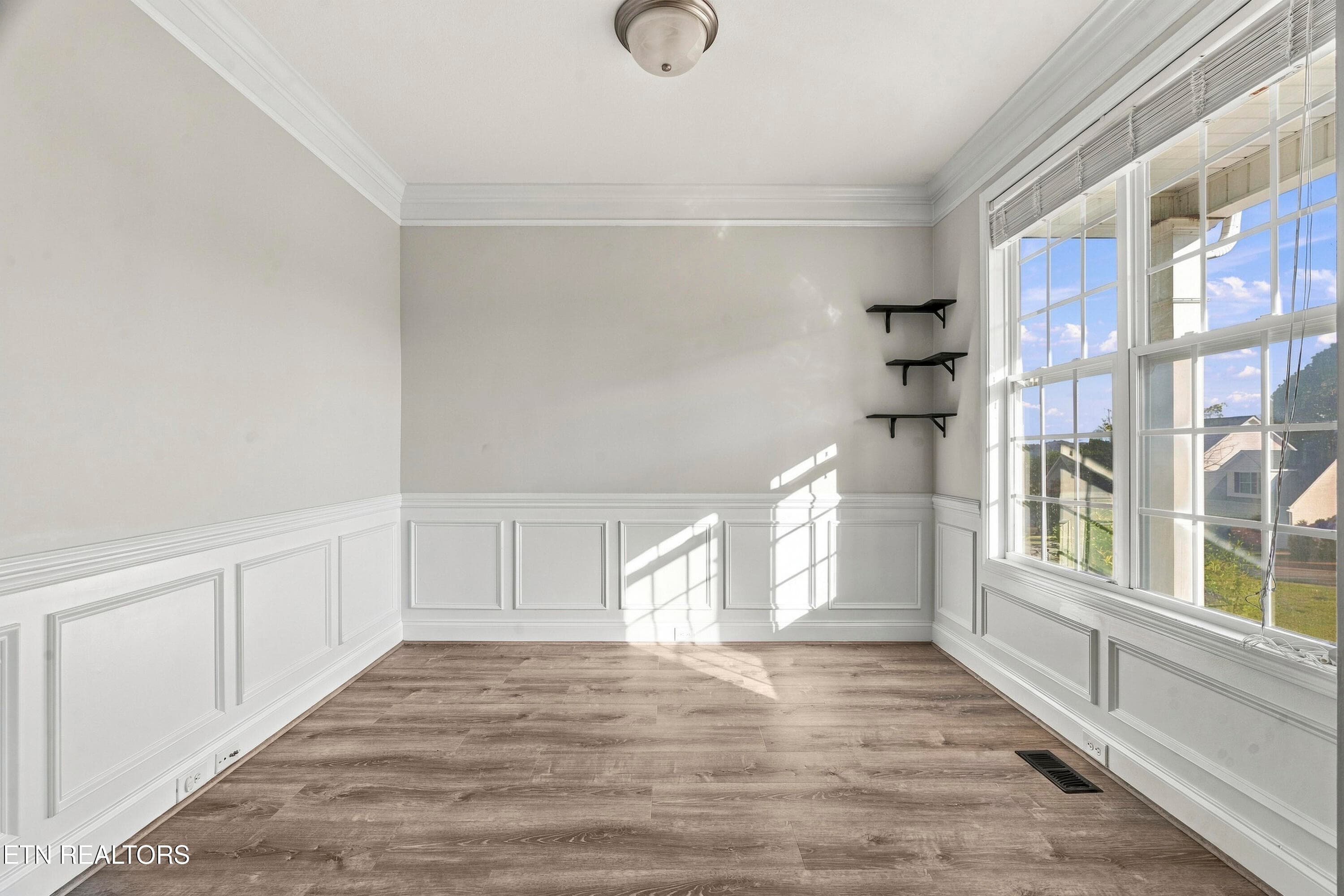 Perfect space for office or dining - 4022 Mountain Vista Rd, Knoxville, TN 37931, Knoxville
