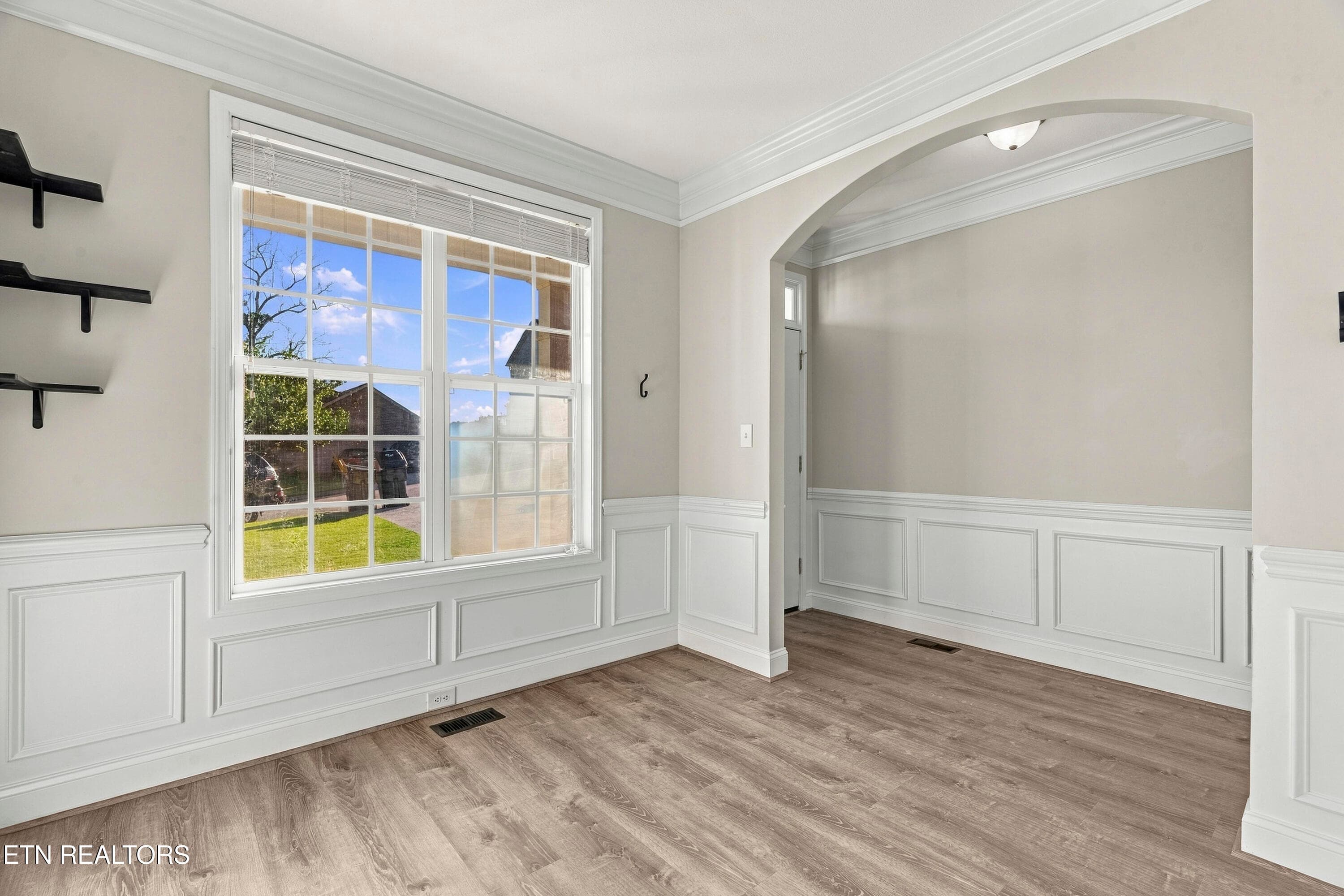 Lots of trim work & high end finishes - 4022 Mountain Vista Rd, Knoxville, TN 37931, Knoxville