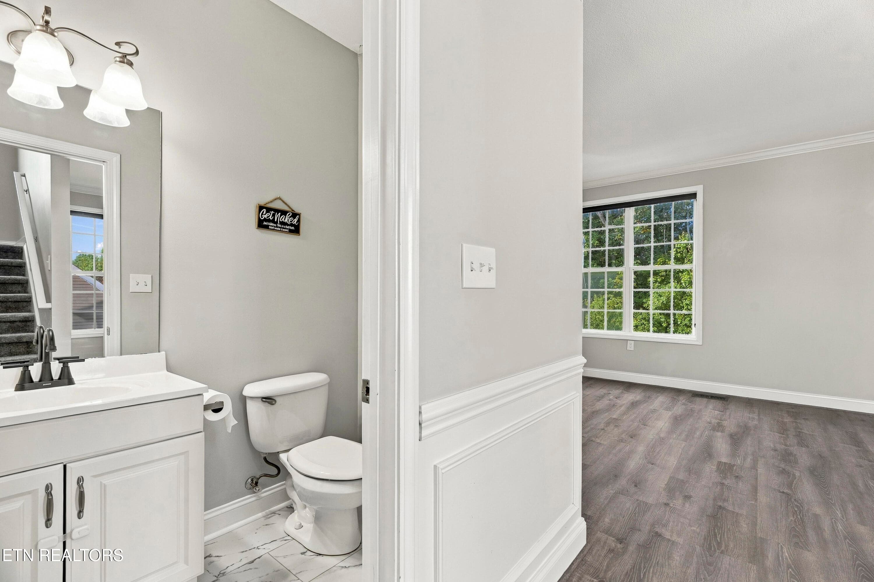 Main level 1/2 bath - 4022 Mountain Vista Rd, Knoxville, TN 37931, Knoxville