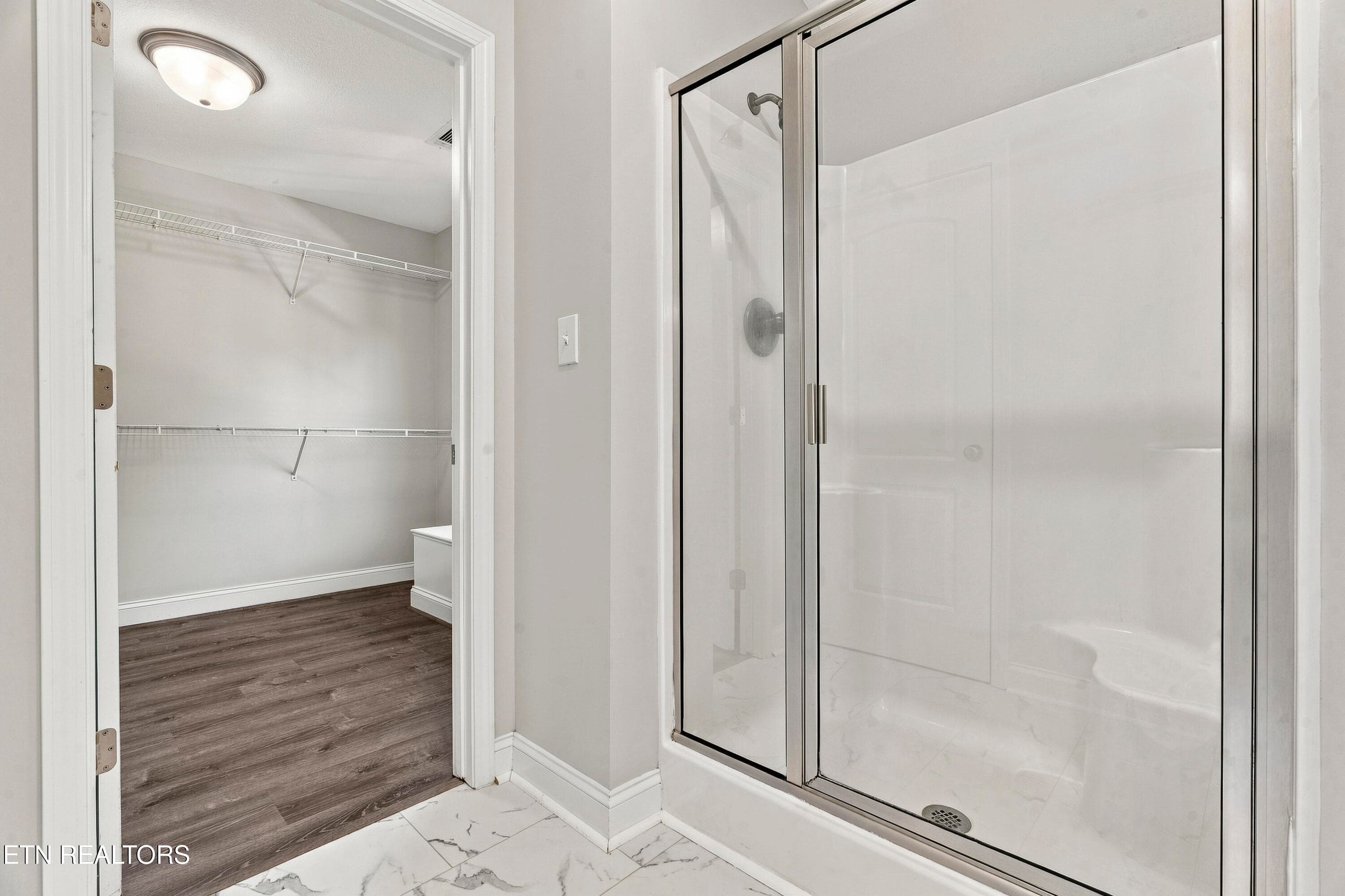Walk in shower - 4022 Mountain Vista Rd, Knoxville, TN 37931, Knoxville
